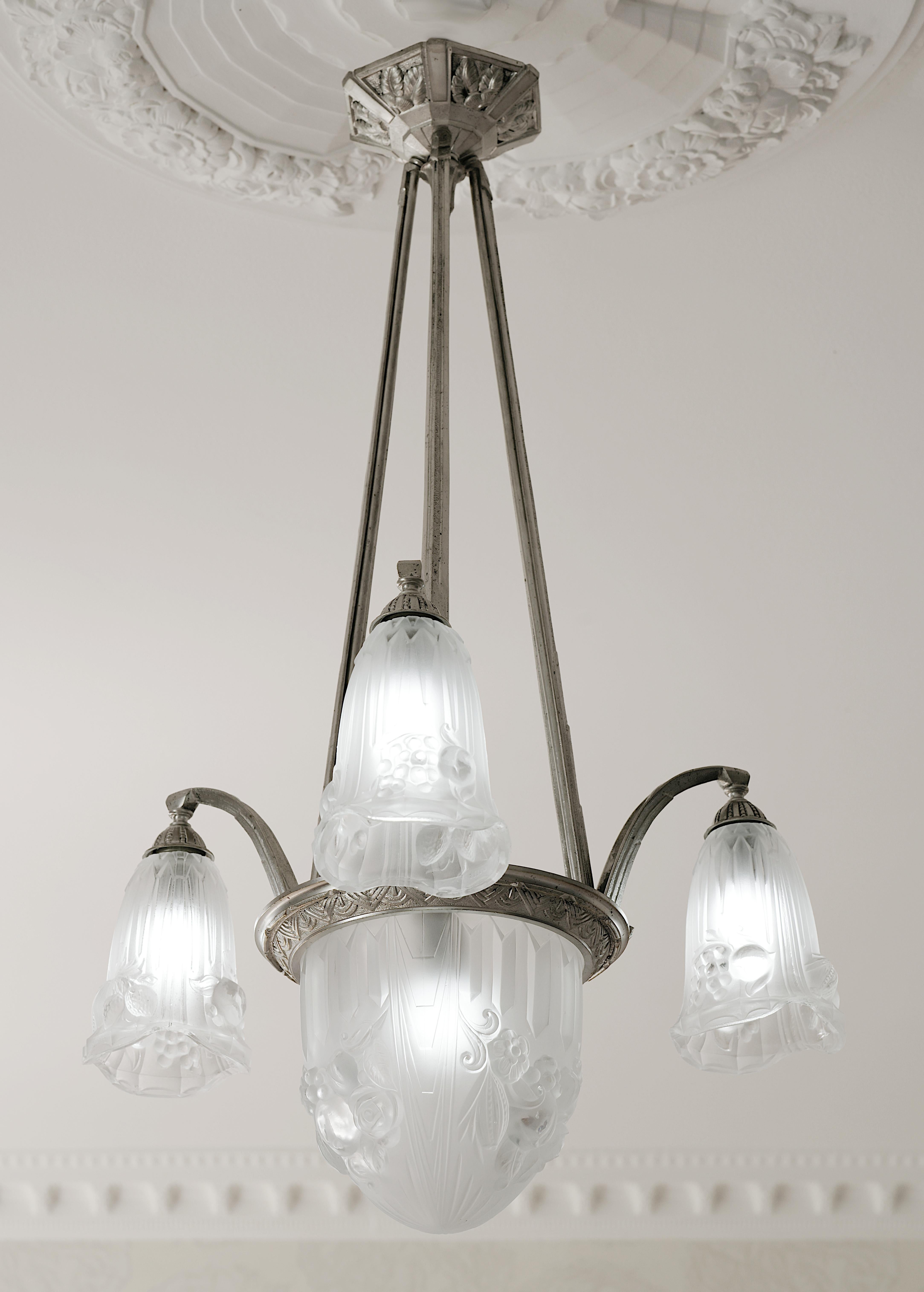 Mid-20th Century Pierre Gilles French Art Deco Bronze Chandelier, circa1930 For Sale