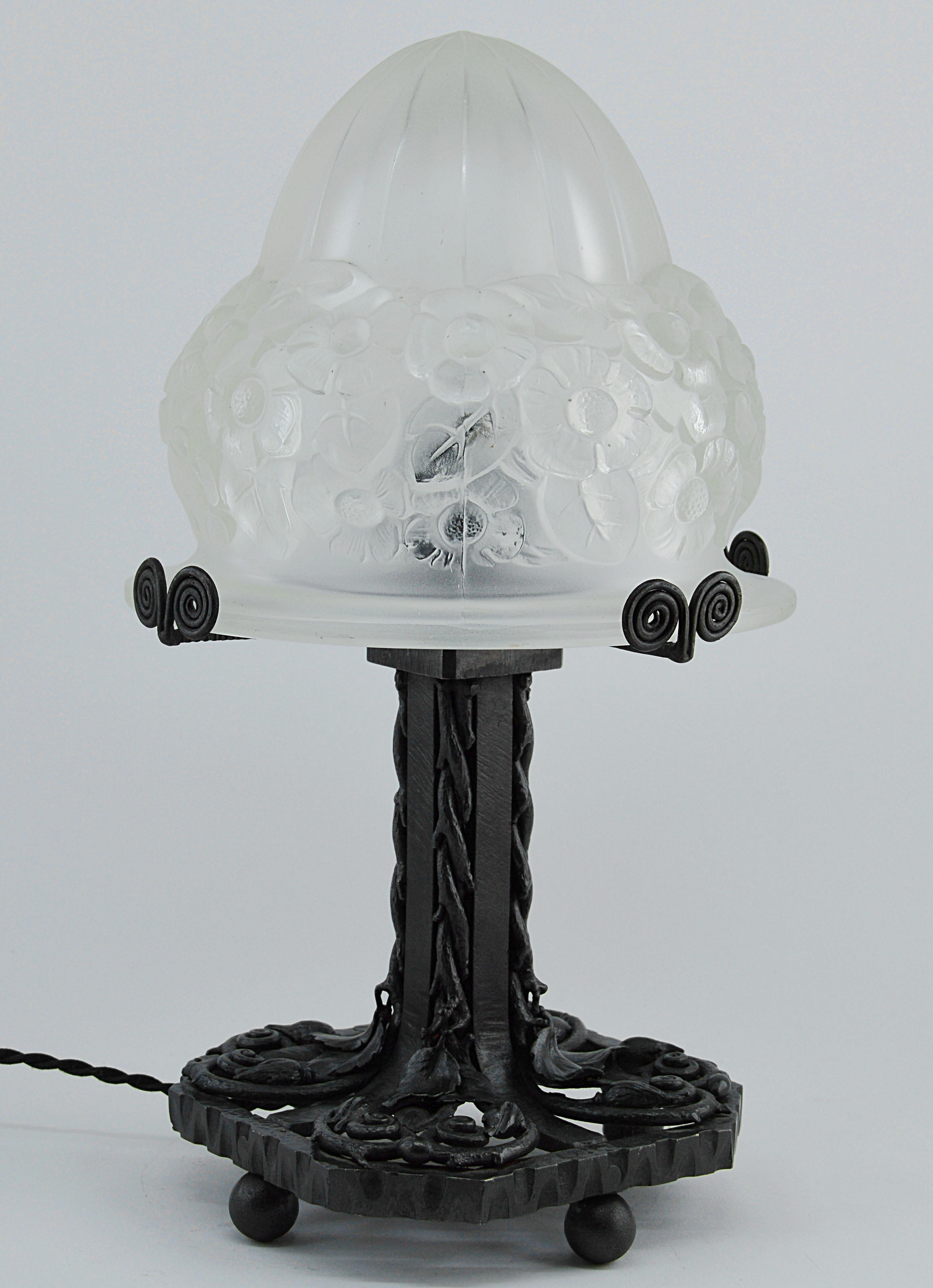 Pierre Gilles Lámpara de mesa francesa Art Déco 1920 en Excelente estado para la venta en Saint-Amans-des-Cots, FR