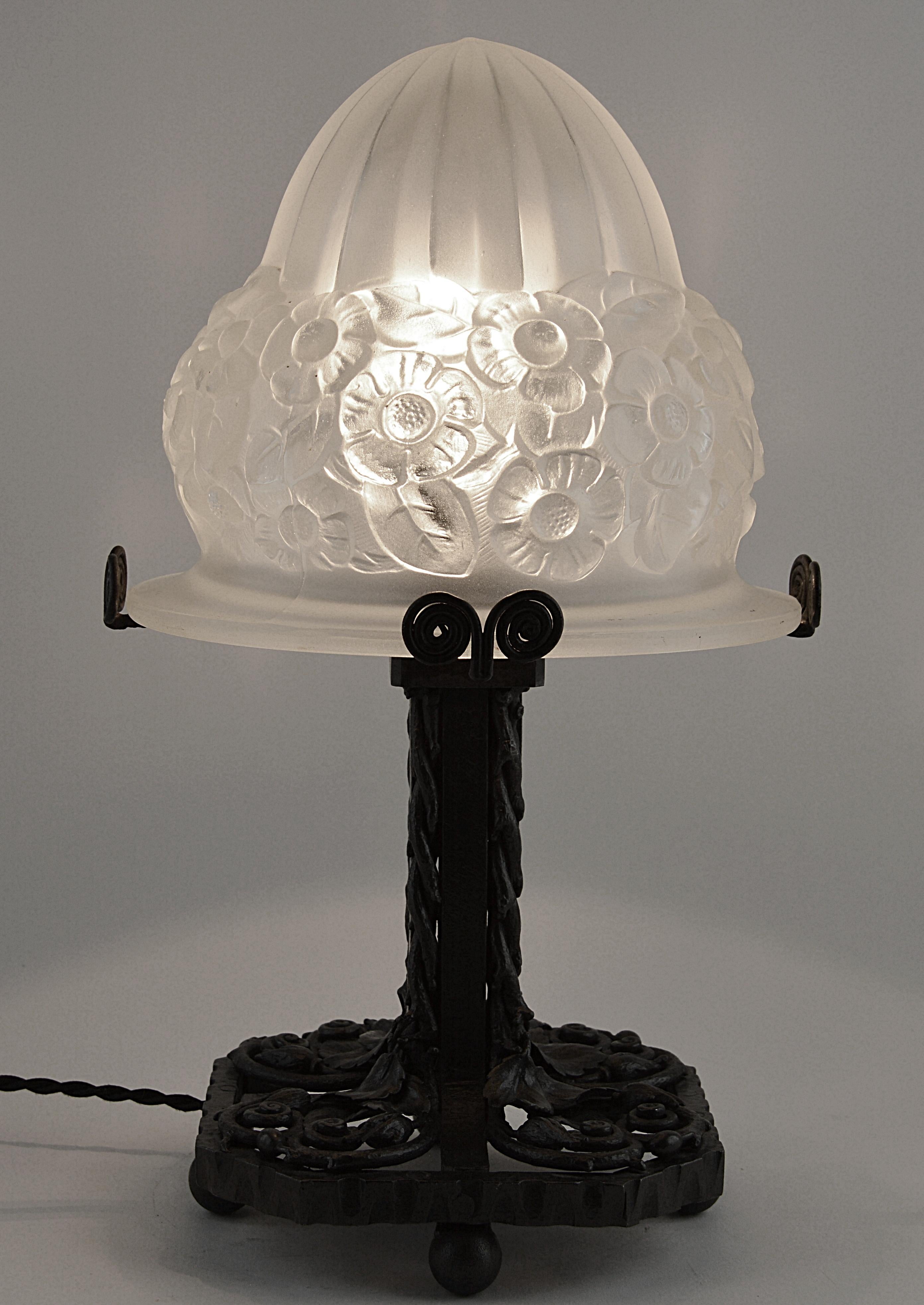 French Art Deco table lamp by Pierre Gilles, 27 rue Esquirol, Paris 13e, France, circa 1930. Glass and wrought iron. Same period as Hettier-Vincent, Muller Freres, Degue, Charles Schneider. Thick white molded glass shade very slightly yellowing.