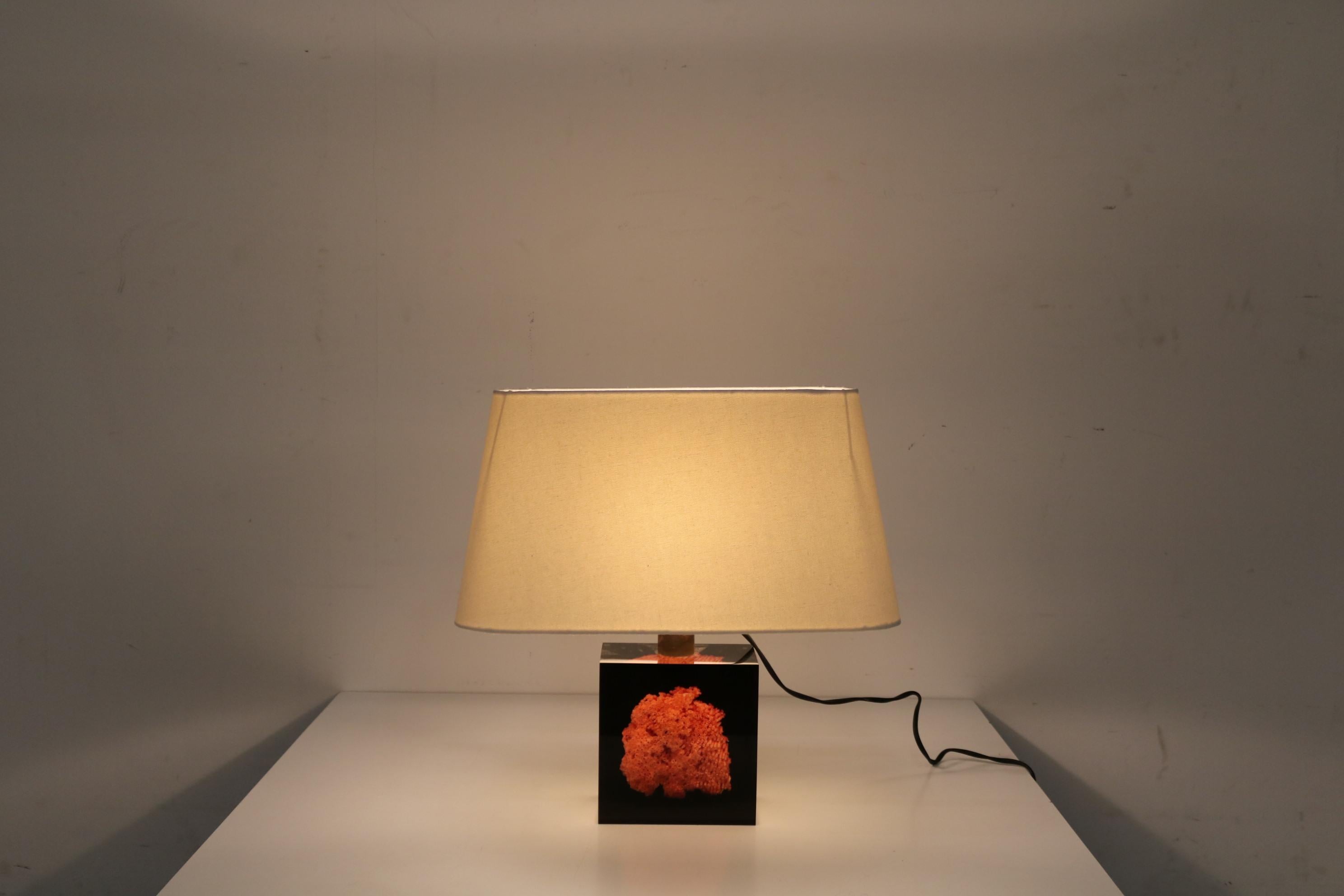 Pierre Giraudon Resin with Coral Table Lamp, France, 1970 In Good Condition For Sale In Amsterdam, NL