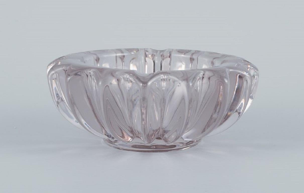 Pierre Gire (1901-1984), aka Pierre d'Aesn, France.
Smoke-colored art glass bowl.
Art Deco style.
Approx. 1940s.
Perfect condition.
Dimensions: D 13.5 x H 5.5 cm.

Pierre Gire (1901-1984), alias Pierre d'Enesn.
He worked at Rene Lalique for