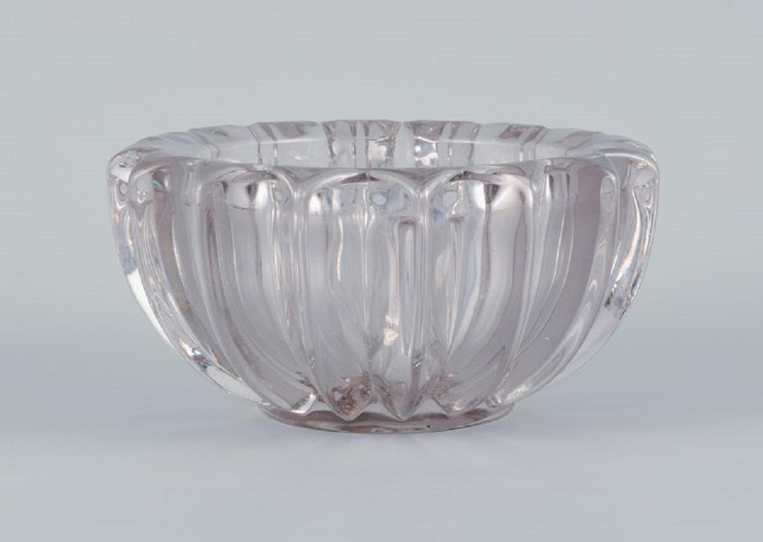 Pierre Gire (1901-1984), aka Pierre d'Aesn, France.
Large bowl in smoked art glass.
Art Deco style.
Approx. 1940s.
In perfect condition.
Dimensions: D 17.5 x H 9.5 cm.

Pierre Gire (1901-1984), alias Pierre d'Enesn.
He worked at Rene Lalique