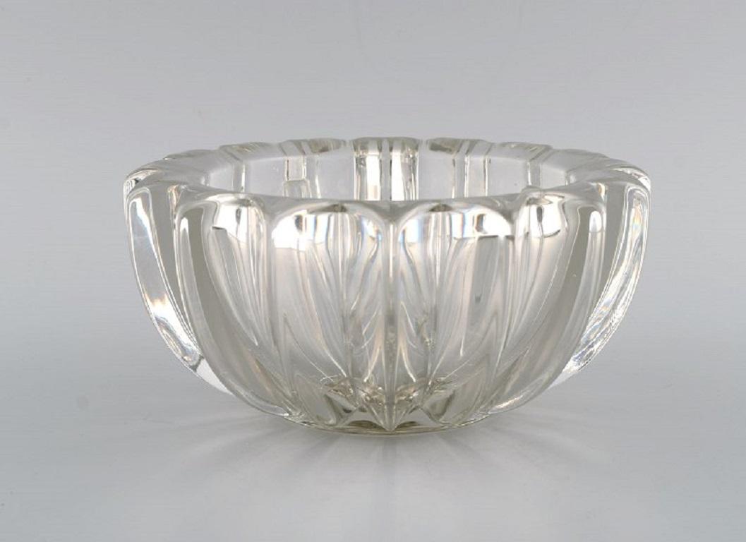 Mid-20th Century Pierre Gire (1901-1984), aka Pierre d'Avesn. Art Deco bowl in clear art glass. For Sale