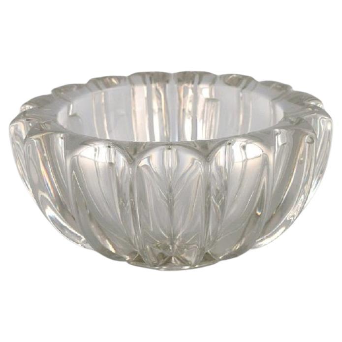 Pierre Gire (1901-1984), aka Pierre d'Avesn. Art Deco bowl in clear art glass.
