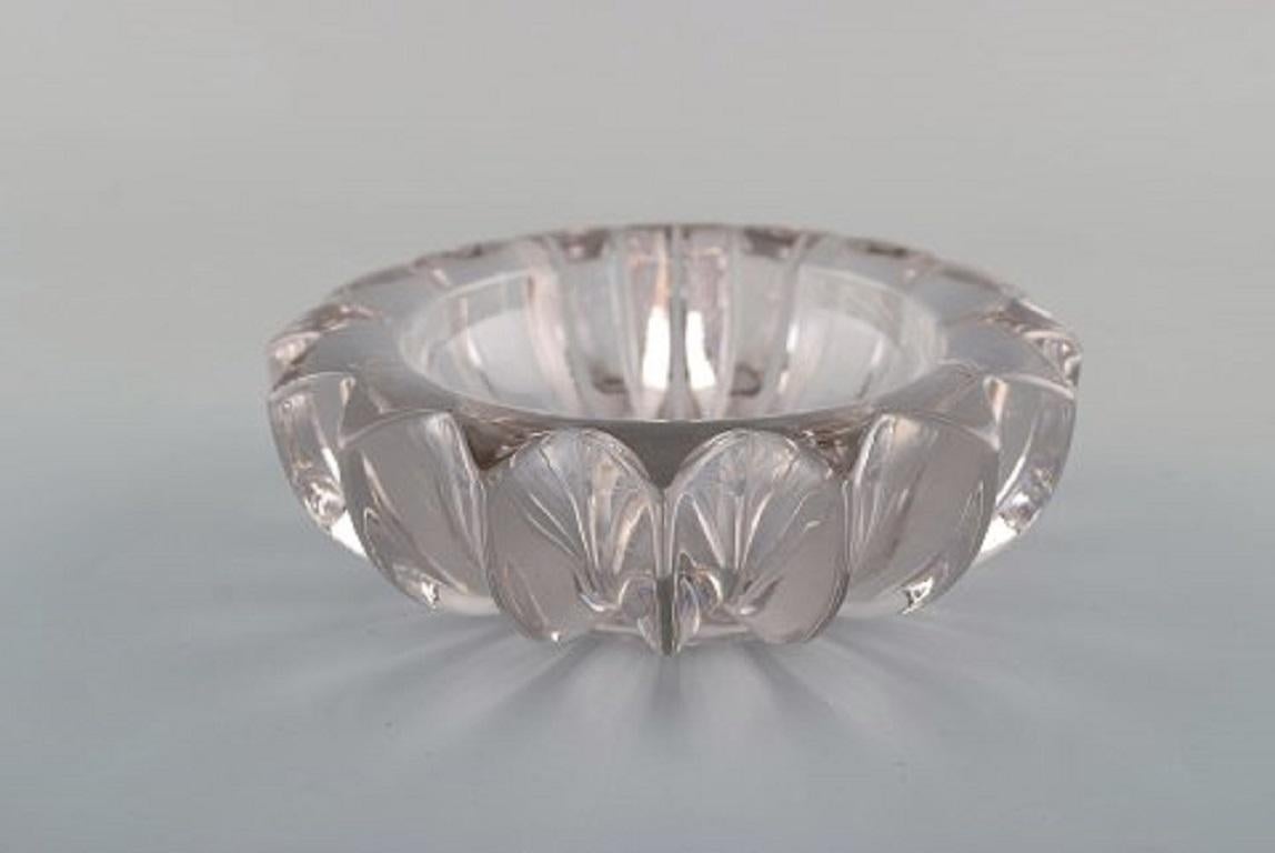 Pierre Gire (1901-1984), aka Pierre D'Avesn. Two Art Deco bowls in clear art glass. 1940's.
Measures: 14 x 4,8 cm.
In very good condition.
Pierre Gire (1901-1984), aka Pierre D'Avesn.
In the beginning, at 14 years old, he worked at Rene
