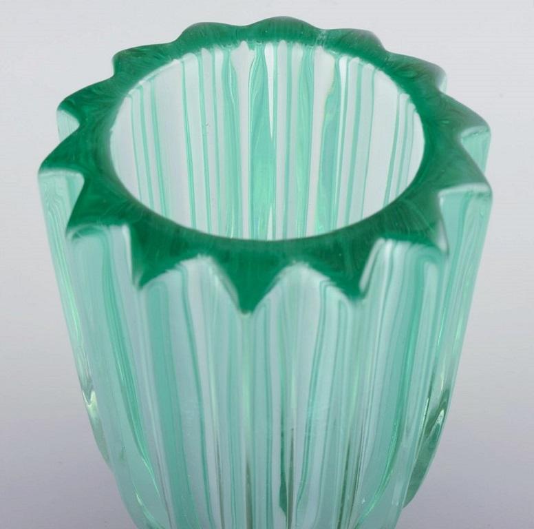 Art déco Pierre Gire (1901-1984), vase Art Déco en verre d'art vert clair en vente