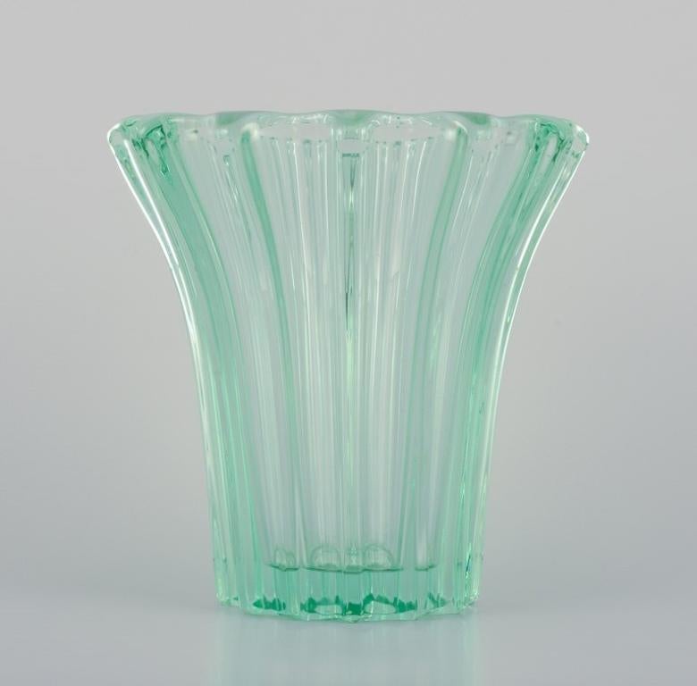 Pierre Gire (1901-1984), also known as Pierre d'Avesn, France
Art Deco vase in green art glass.
Approximately 1940s.
In excellent condition.
Dimensions: Height: 16.5 cm x Diameter: 16.3 cm.

Pierre Gire (1901-1984), alias Pierre d'Avesn,
At the age