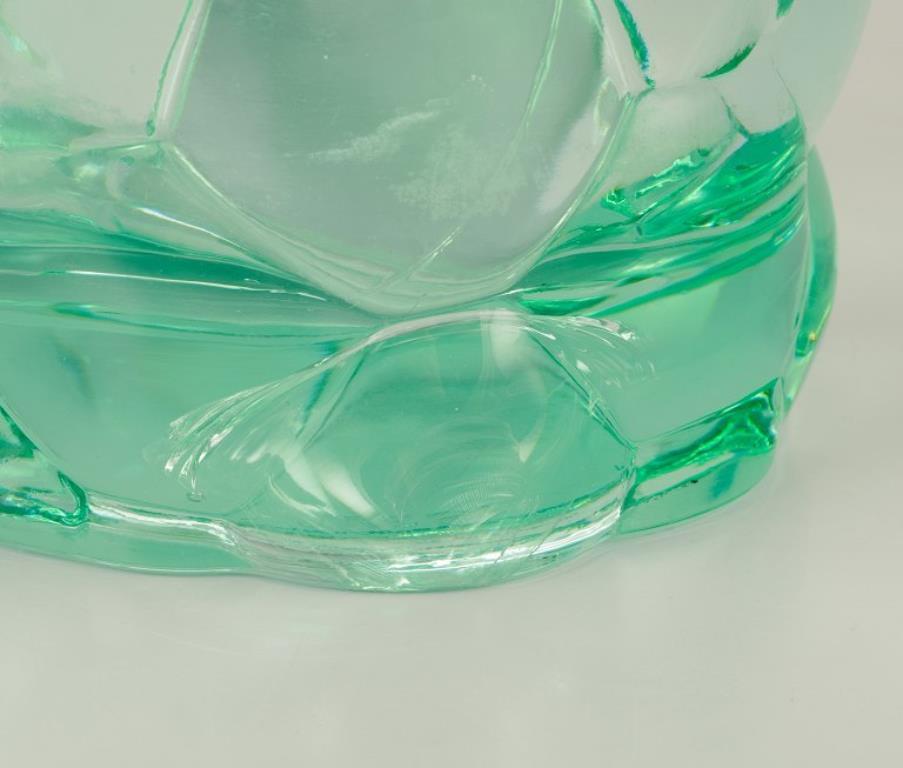 Metà XX secolo Pierre Gire alias Pierre D'Avesn. Vaso Art Déco in vetro artistico verde. in vendita