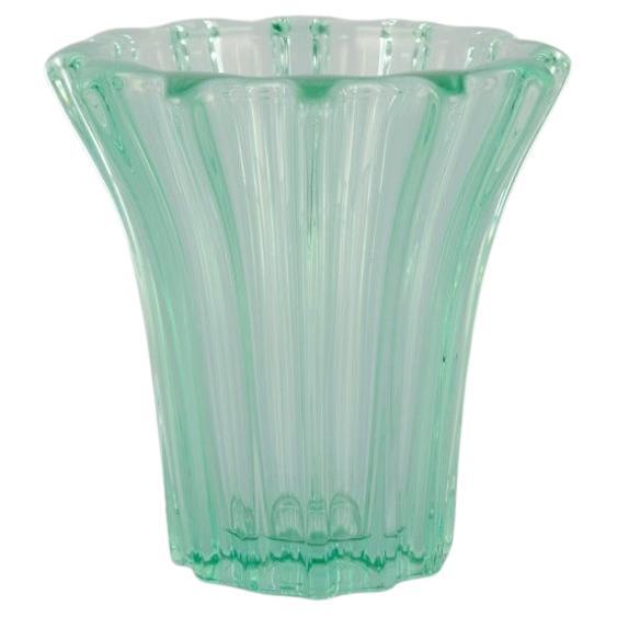 Pierre Gire, alias Pierre D'Avesn. Art-Déco-Vase aus grünem Kunstglas.