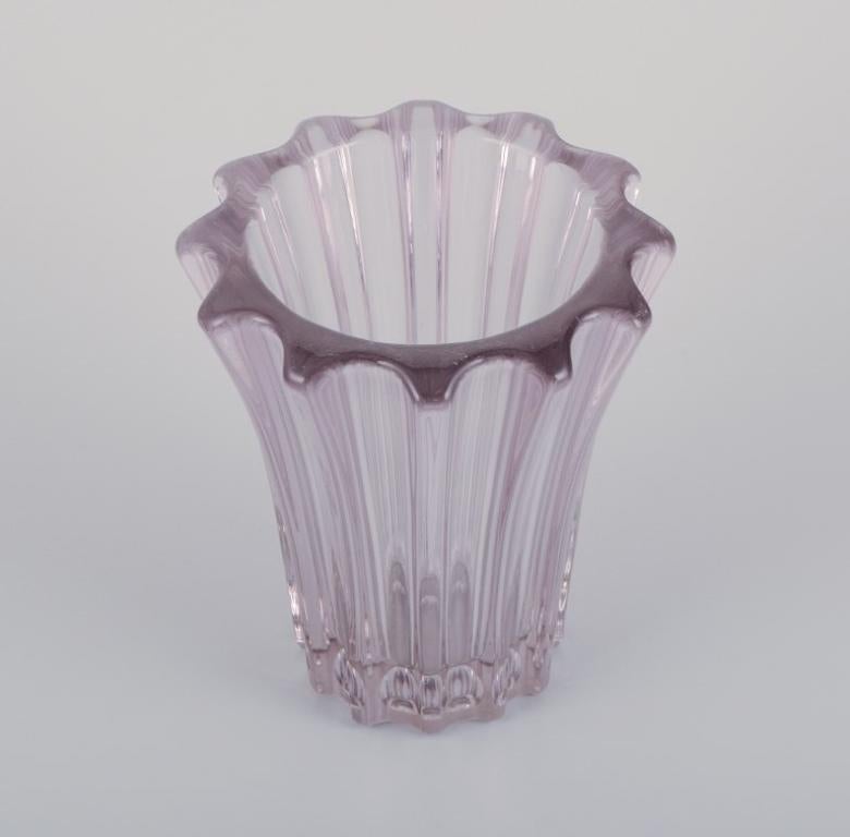 French Pierre Gire, aka Pierre d'Avesn. Art Deco vase in purple art glass. For Sale