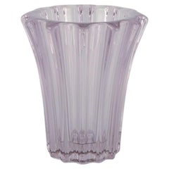 Pierre Gire, alias Pierre D'Avesn. Art Deco Vase aus violettem Kunstglas.