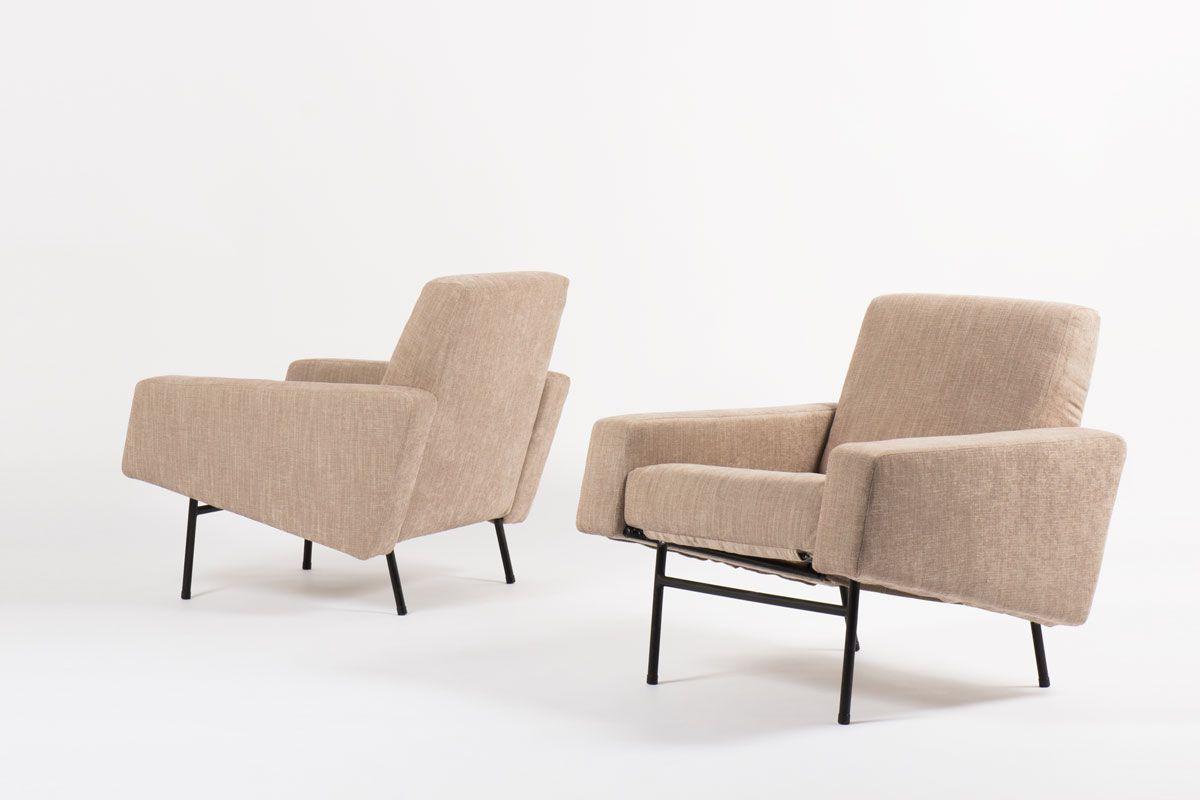 French Pierre Guariche (1926-1995), pair of G10 armchairs, Airborne ed., 1955 For Sale