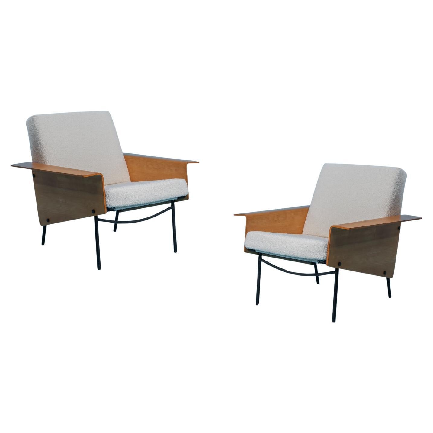 Pierre Guariche (1926-1995), pair of G10 Bis armchairs, Airborne ed., 1953