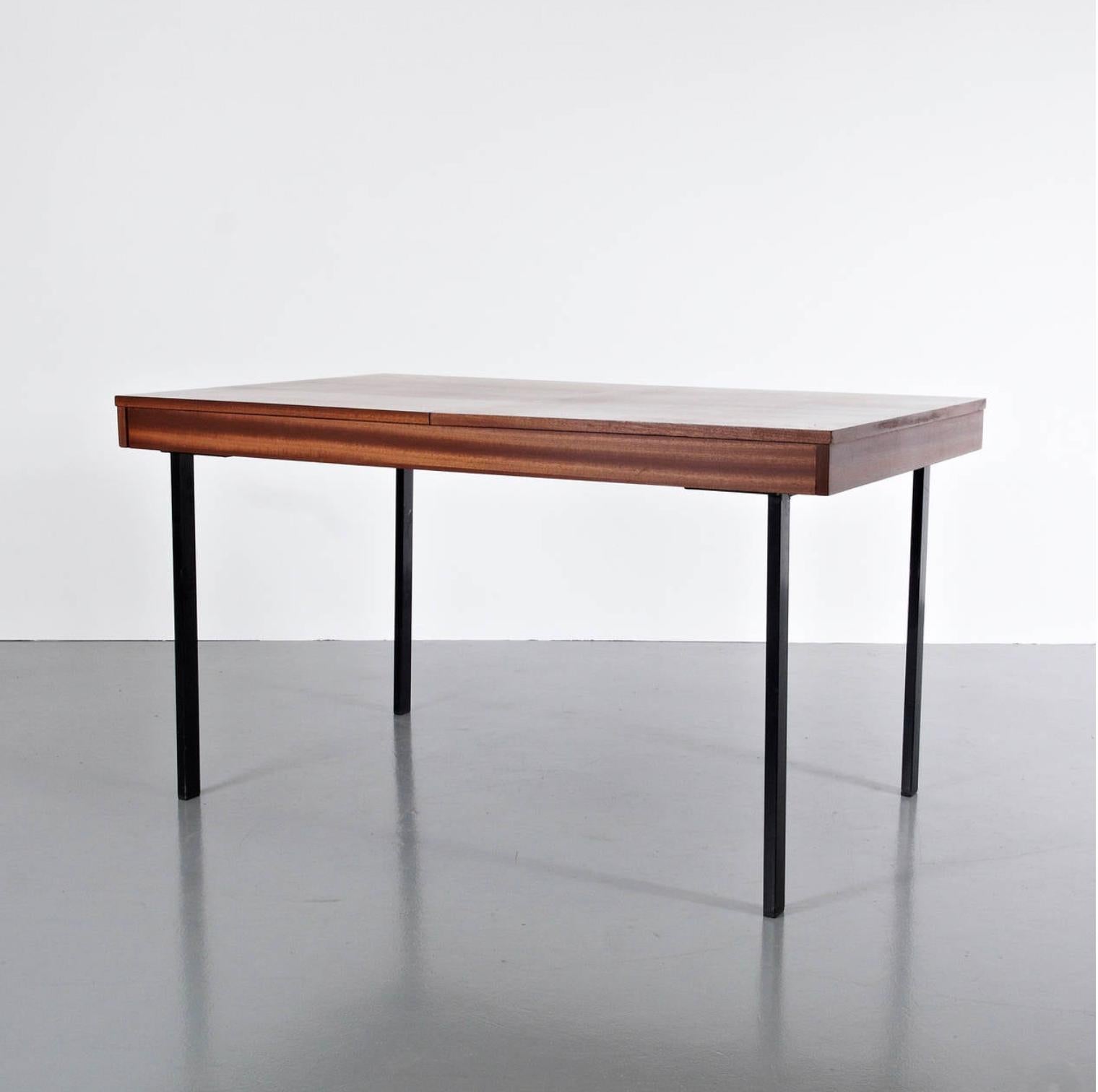 Français Pierre Guariche Table de salle à manger à rallonge réglable - Mid-Century French Design en vente
