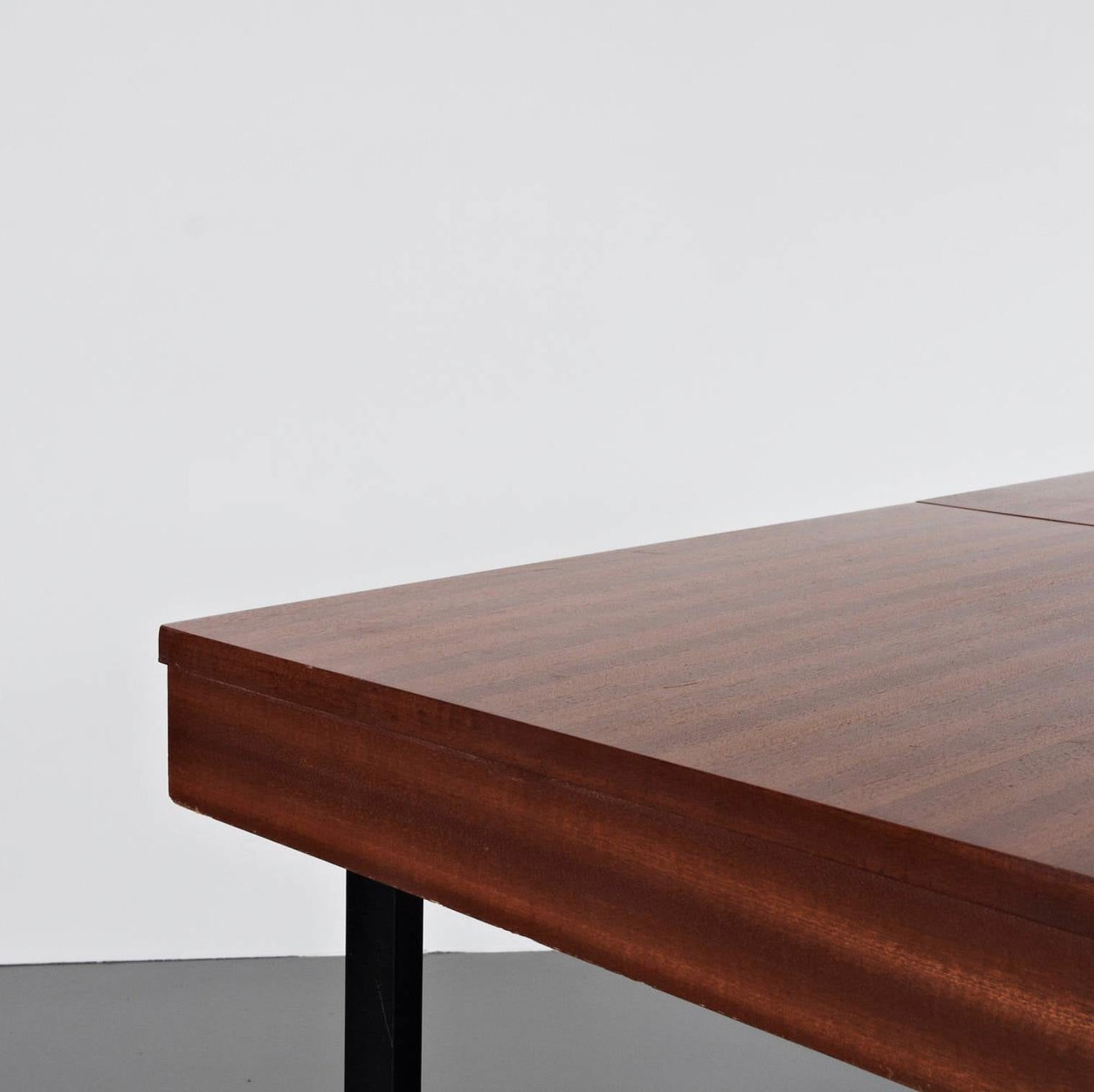 Milieu du XXe siècle Pierre Guariche Table de salle à manger à rallonge réglable - Mid-Century French Design en vente