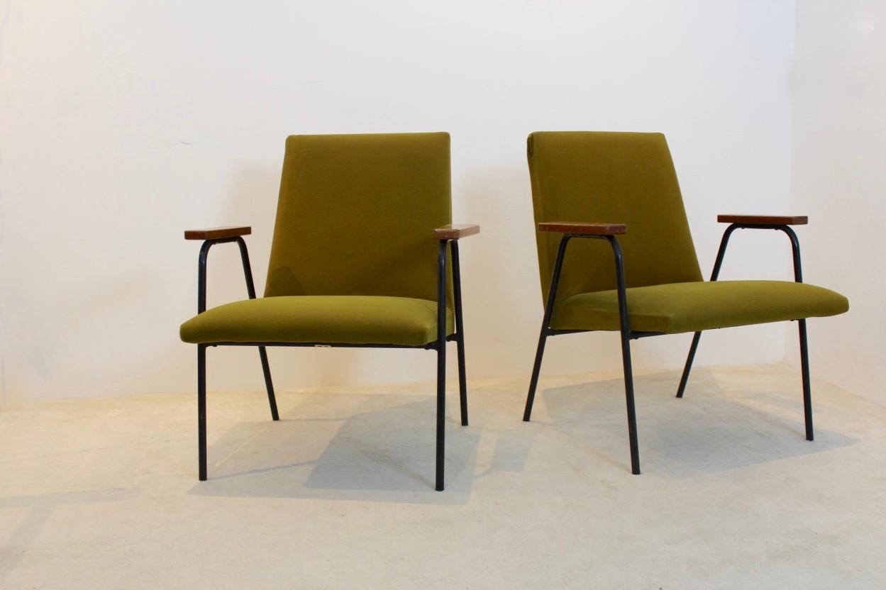 Fantastic and unique set of ten midcentury easy chairs produced by the Belgium manufacturer Meurop and designed by the French designer Pierre Guariche in the 1960s. Chairs in original state with the original olive green upholstery. Original