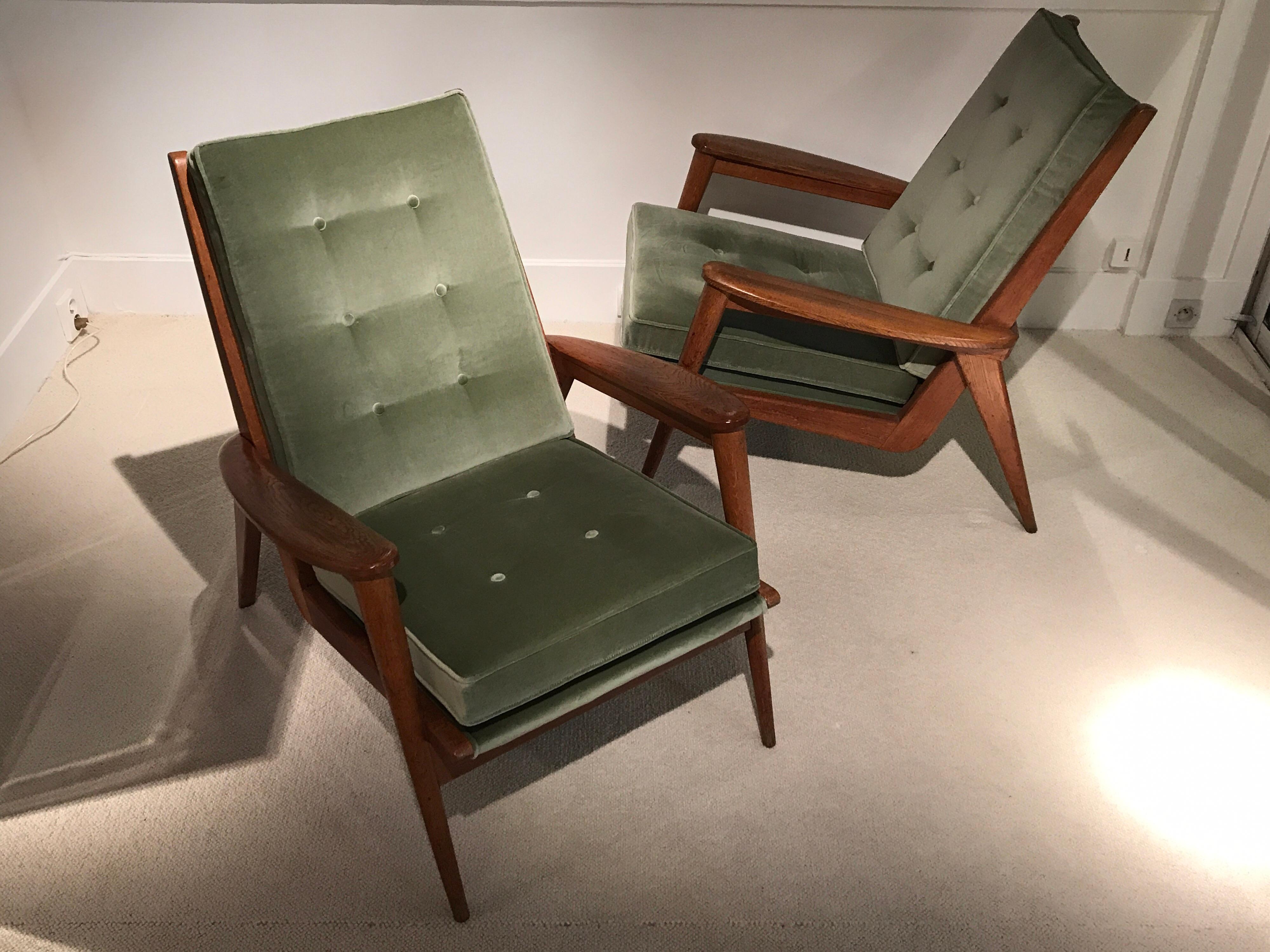 Pair of 1950s armchairs in oil and Green velvet designed by Pierre Guariche
New upholstered
Great condition.
 