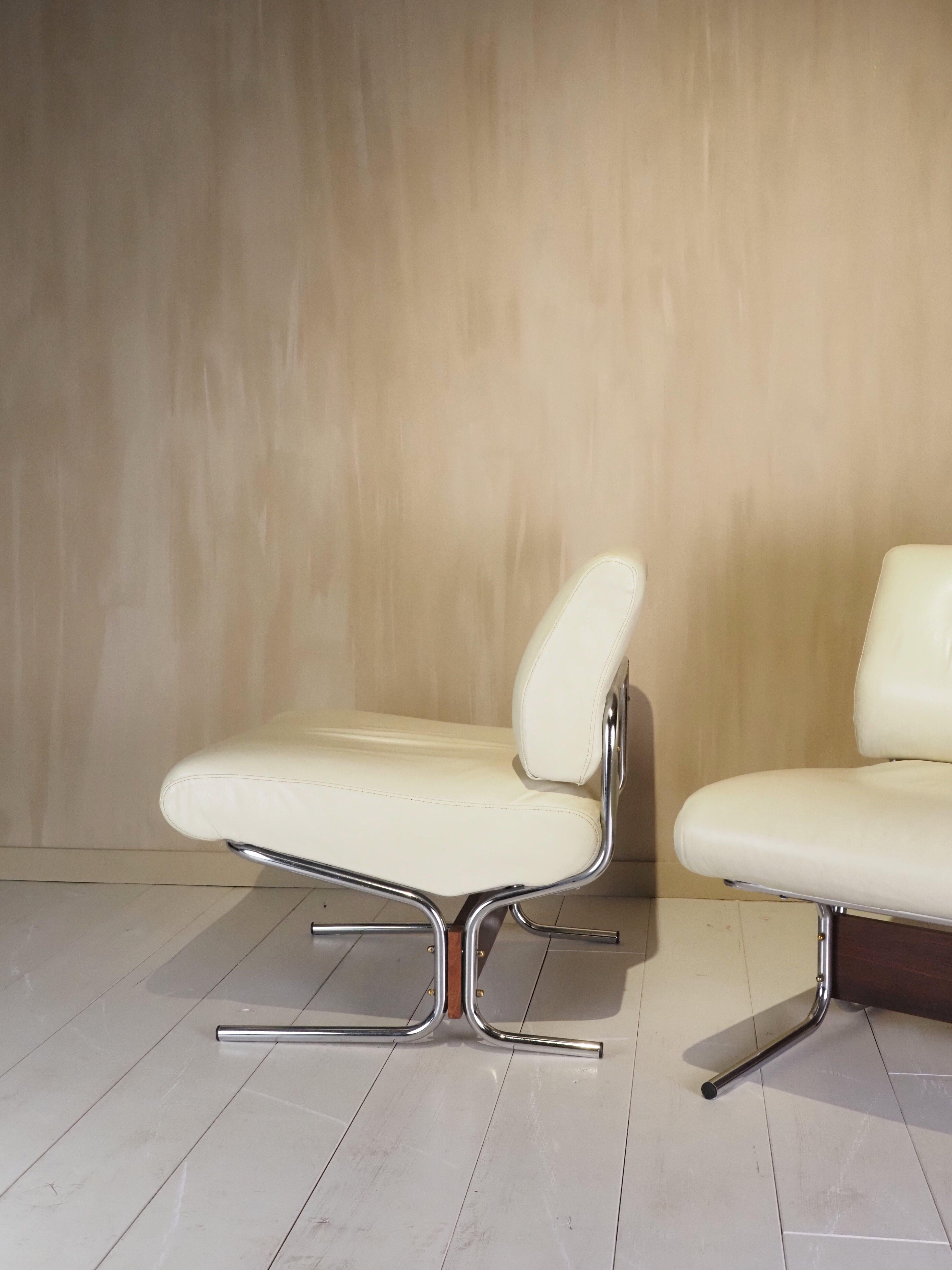 Rare paire de chaises longues 