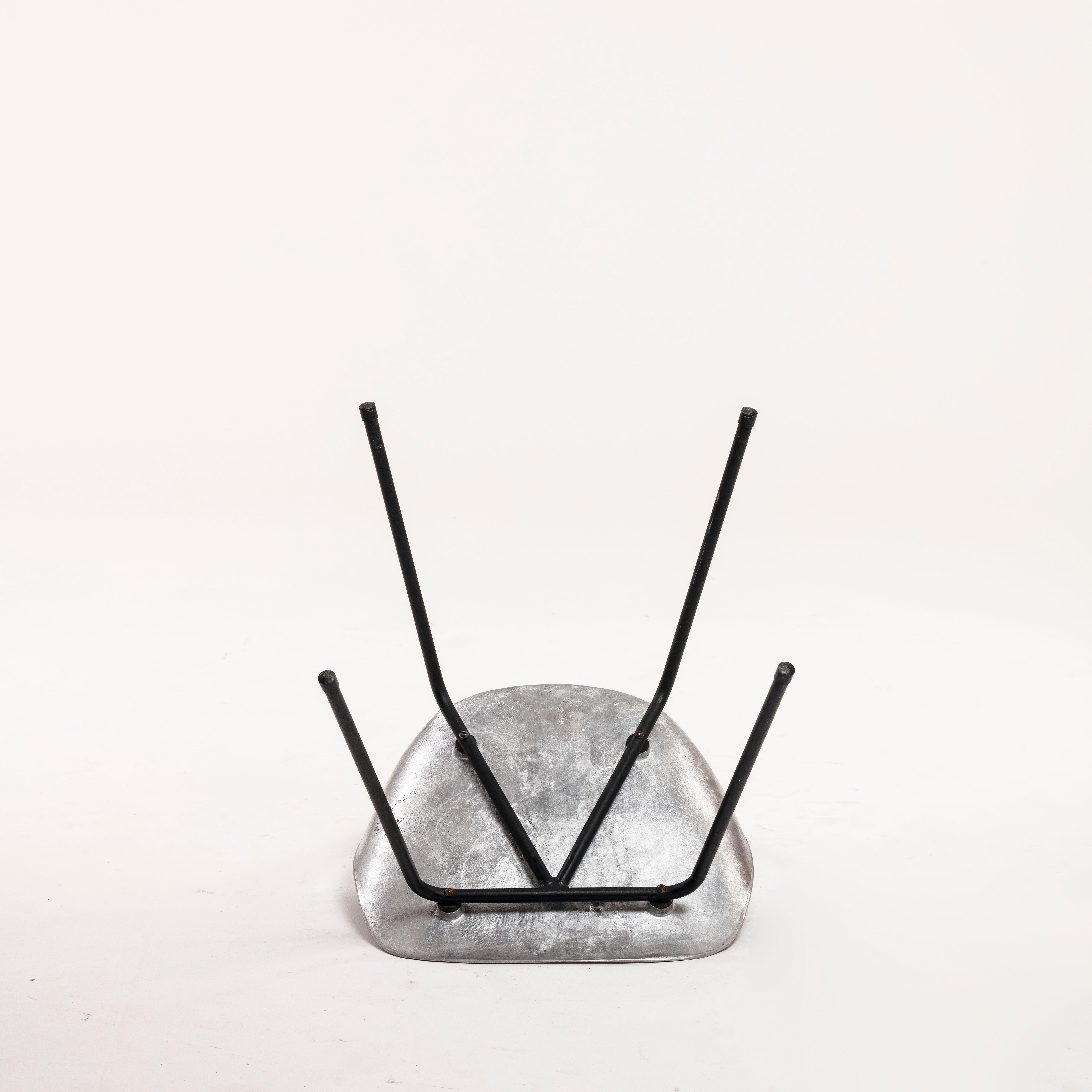 Siège tulipe en fonte d'aluminium de Pierre Guariche pour Steiner Naked 1954 4