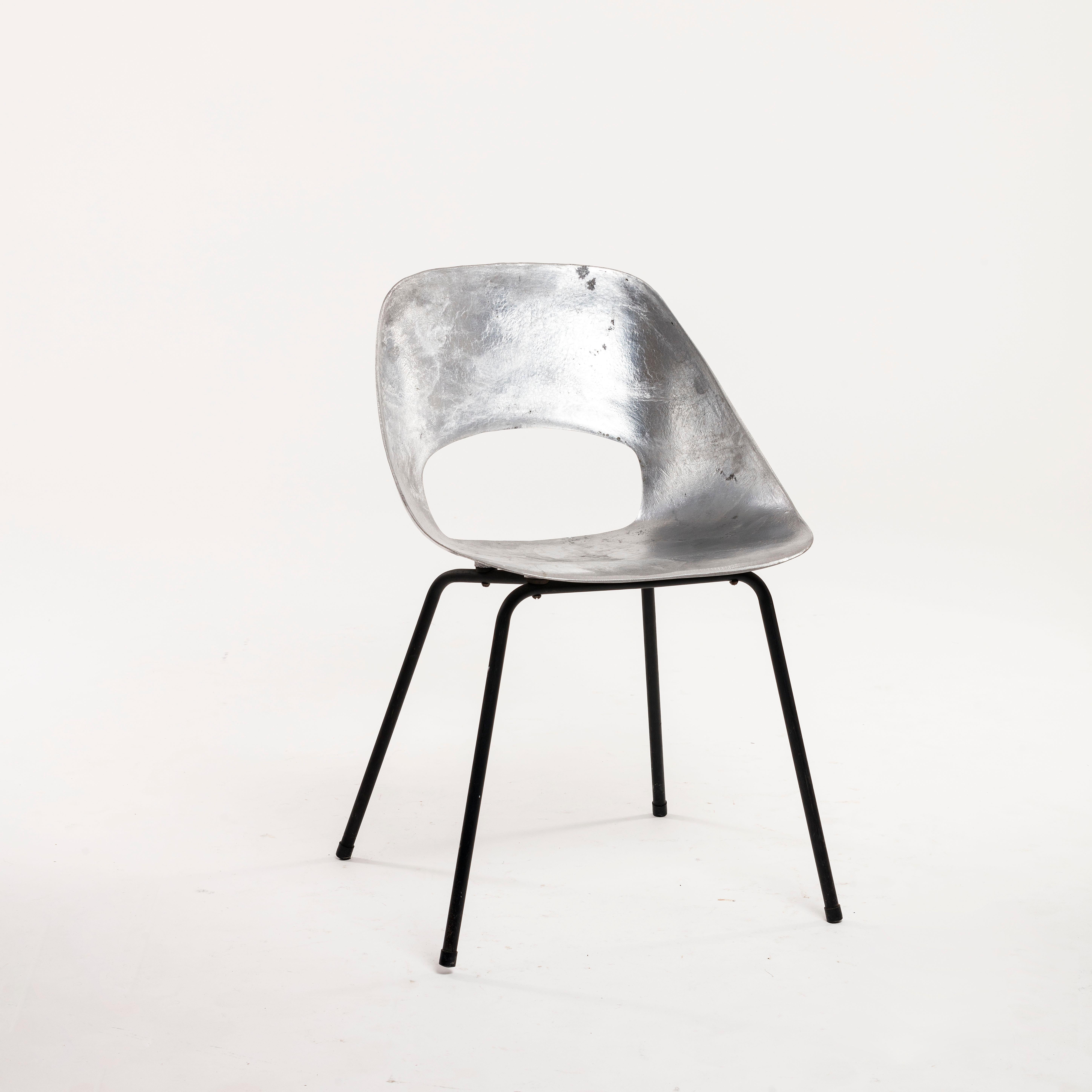 Stunning cast aluminum chairs by Pierre Guariche. Sculpted and curved aluminum seat with cut-out sits on sleek four leg black tubular metal base
Great standalone piece.

also available 1 chair with their original orange fabric on a cast aluminium