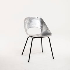 Siège tulipe en fonte d'aluminium de Pierre Guariche pour Steiner Naked 1954