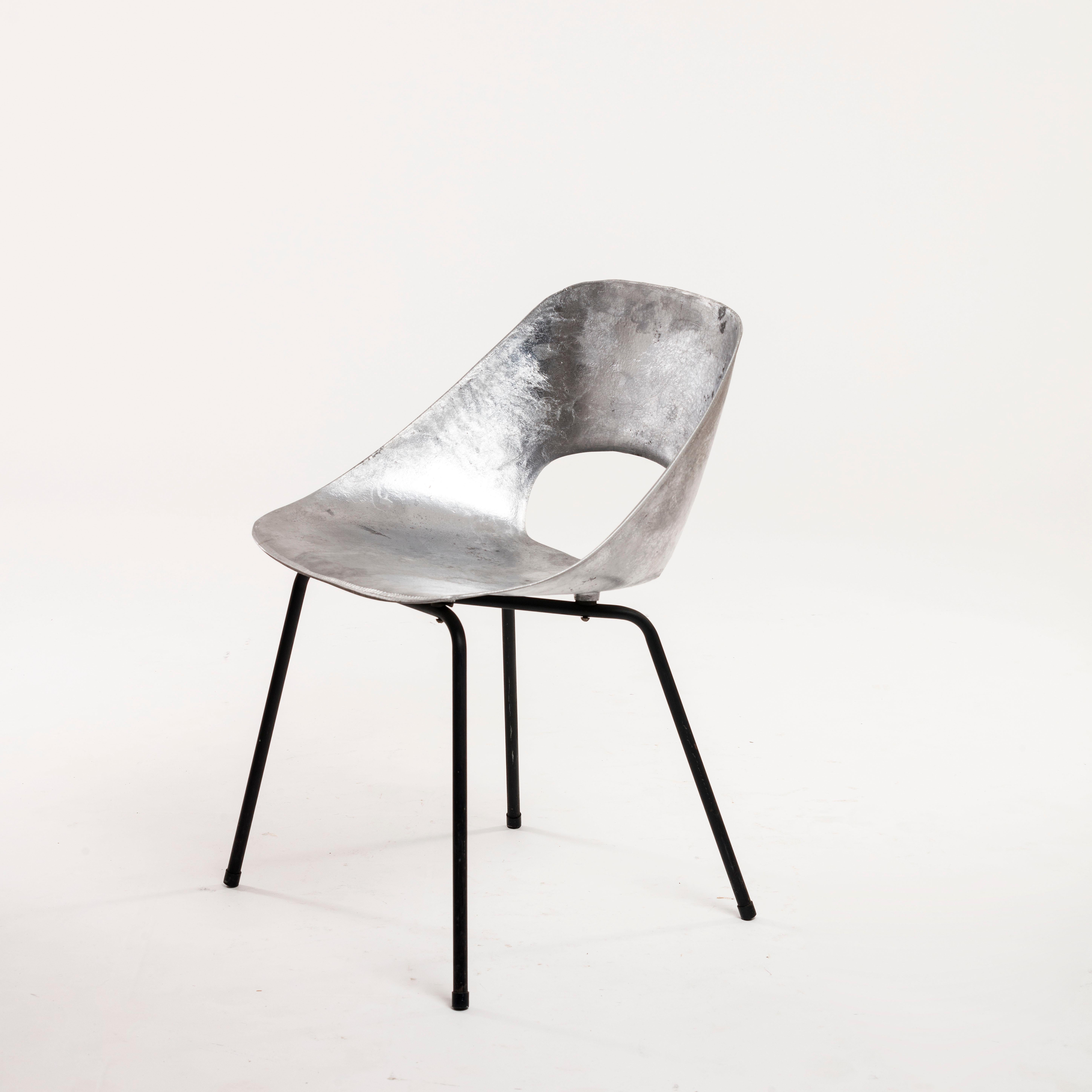 Siège tulipe en fonte d'aluminium de Pierre Guariche pour Steiner Naked 1954 1