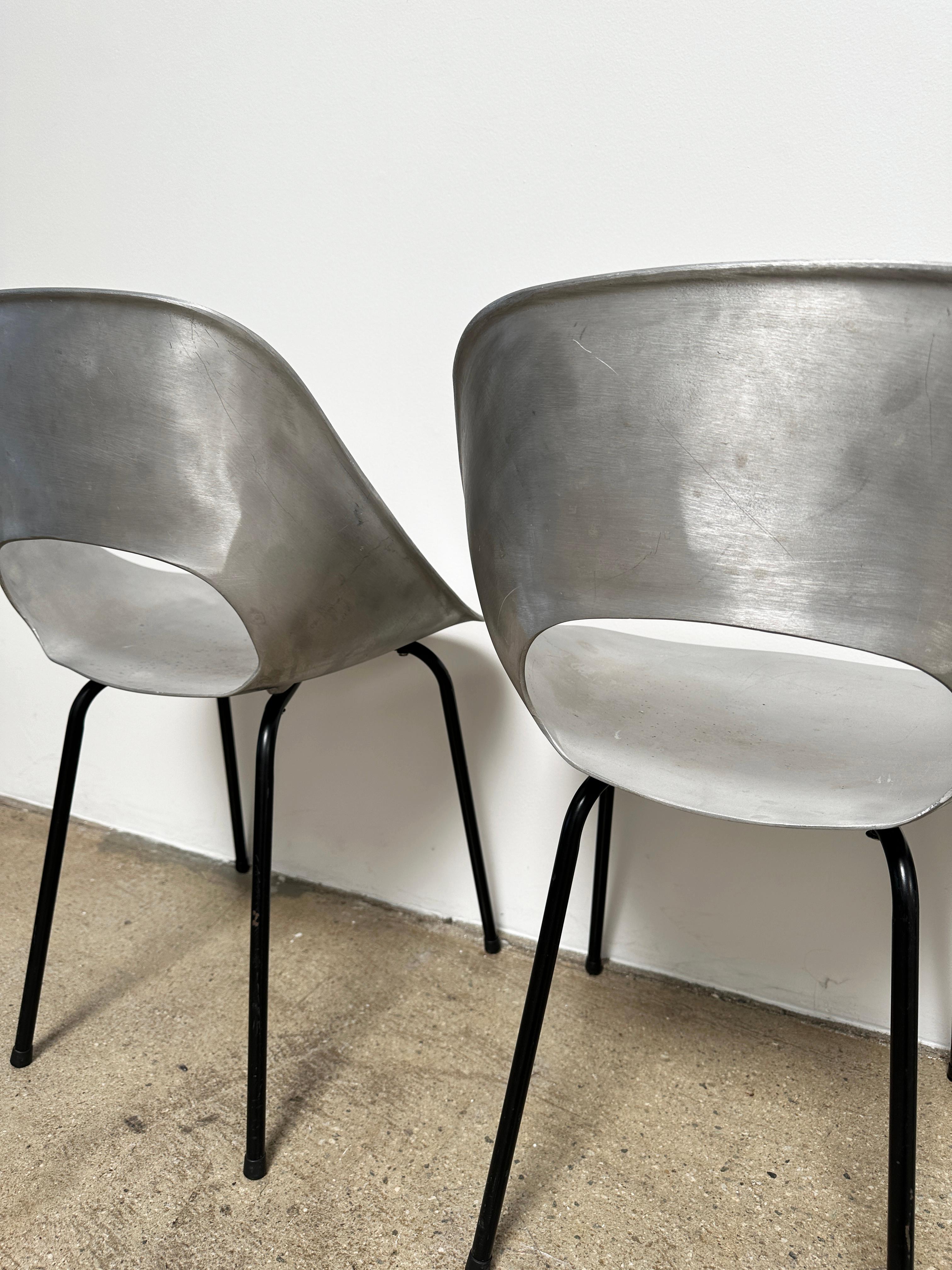 Aluminium Chaises en aluminium coulé Pierre Guariche, lot de 4 en vente
