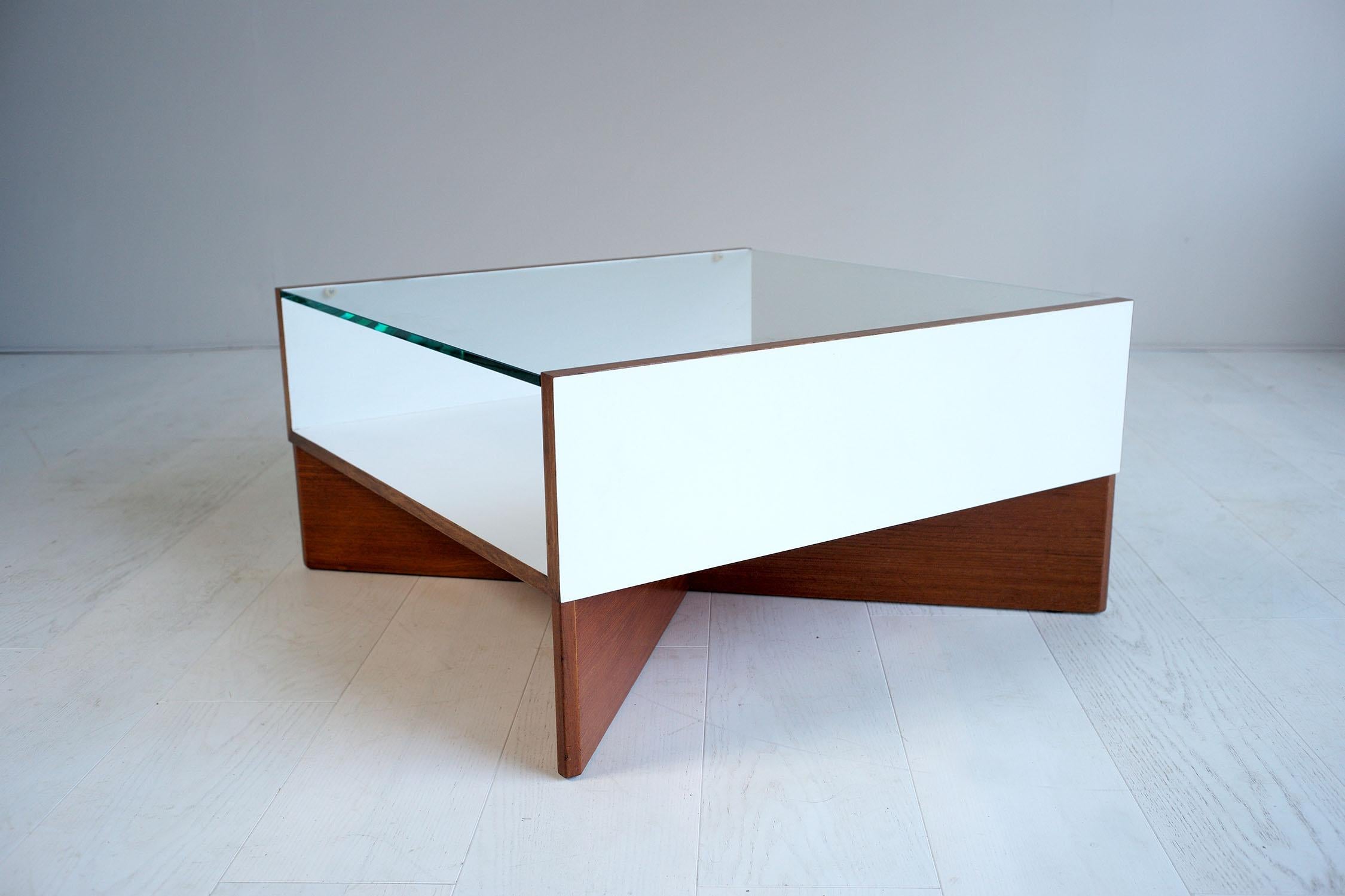 Rare Capitole coffee table, CA 21 model in teak, matte white Formica by Pierre Guariche (1926-1995) for Huchers Minvielle, France, 1960.
Cross frame, 1 cm thick glass top.
In a perfect state.
 