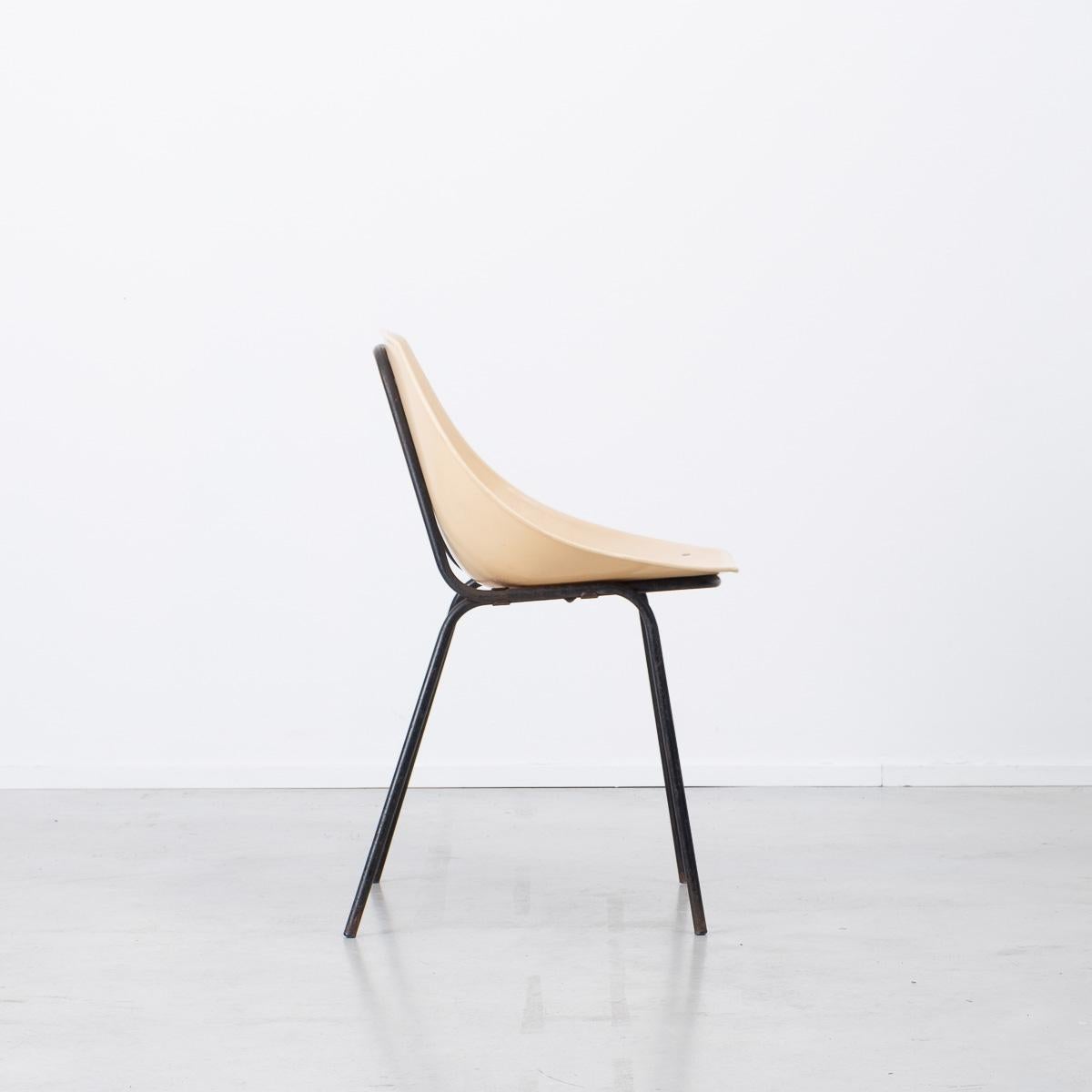 Pierre Guariche Coquillage Fibreglass Chair In Good Condition In London, GB