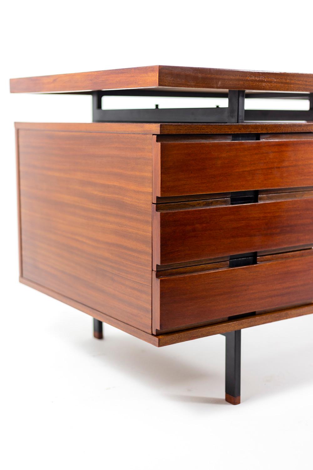 Pierre Guariche, Desk in Mahogany and Lacquered Metal, 1960's In Fair Condition In Saint-Ouen, FR