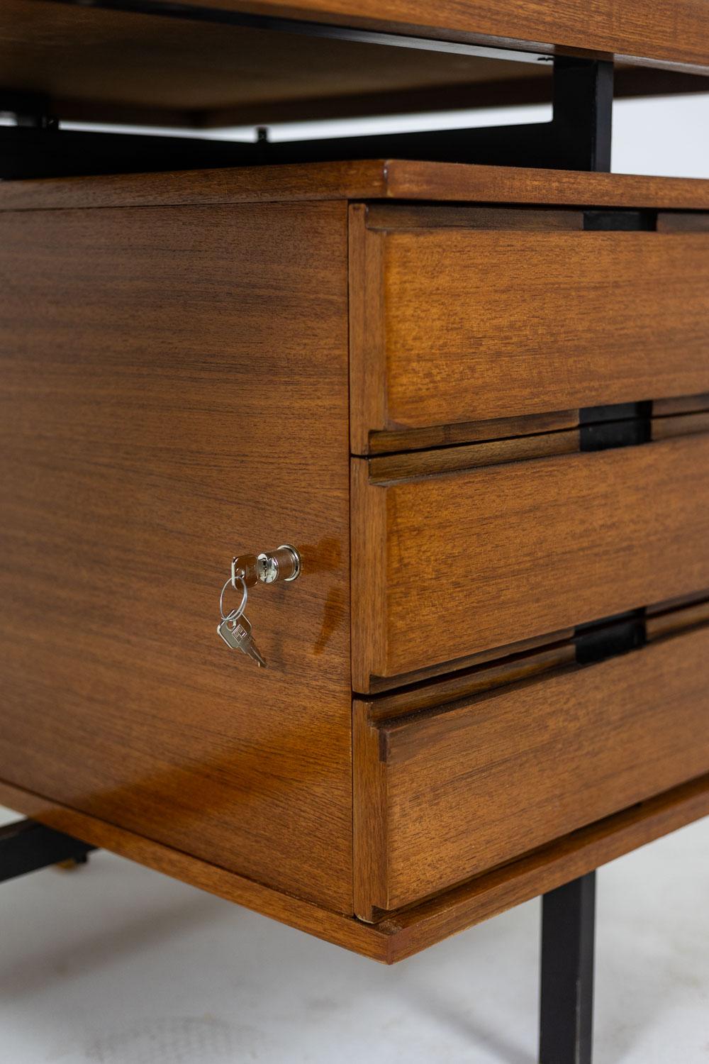 Pierre Guariche. Bureau en teck et métal laqué, années 1960. LS56631534M 6