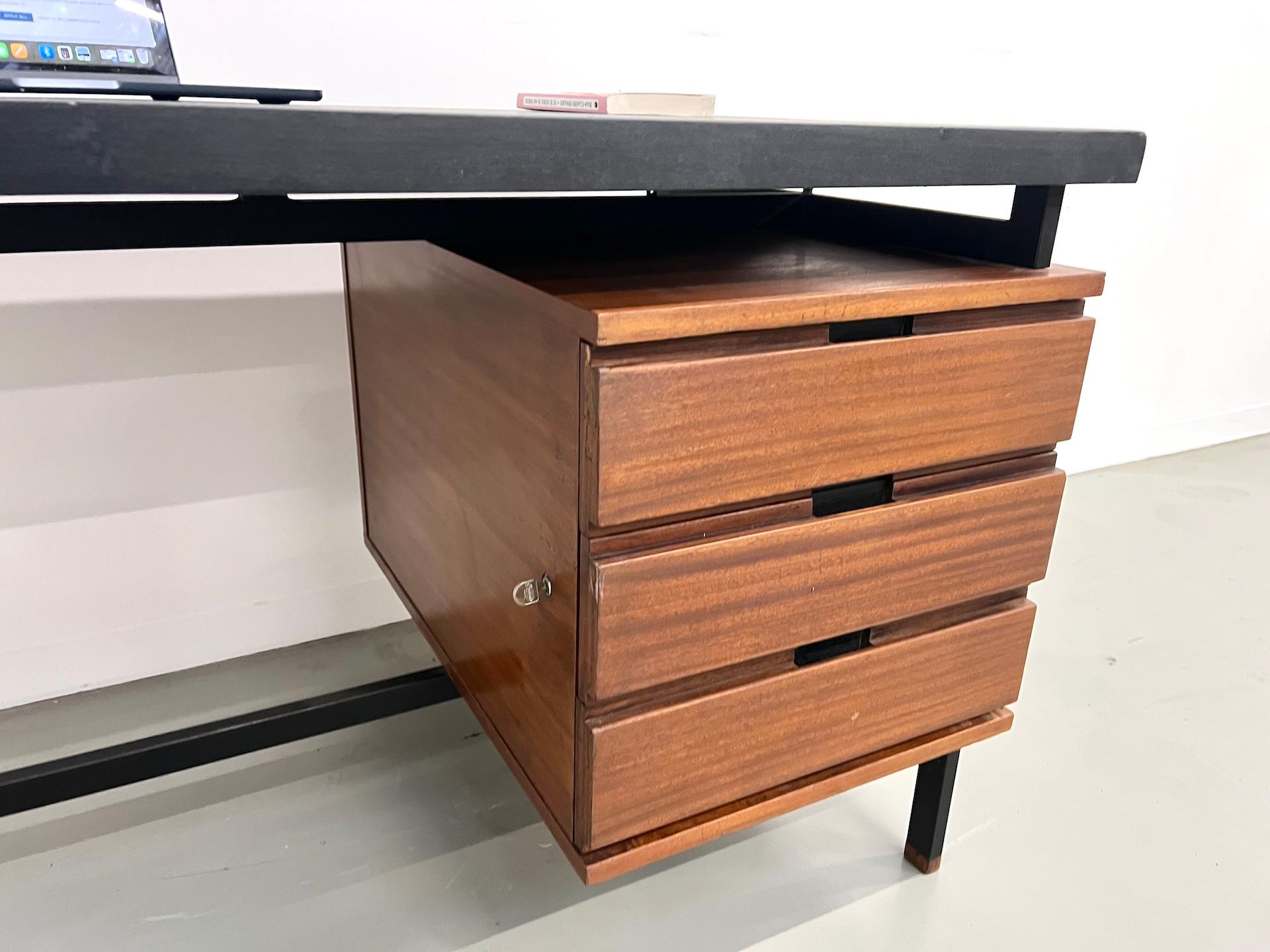 Bureau Pierre Guariche en teck et acier laqué, France 1960 en vente 4
