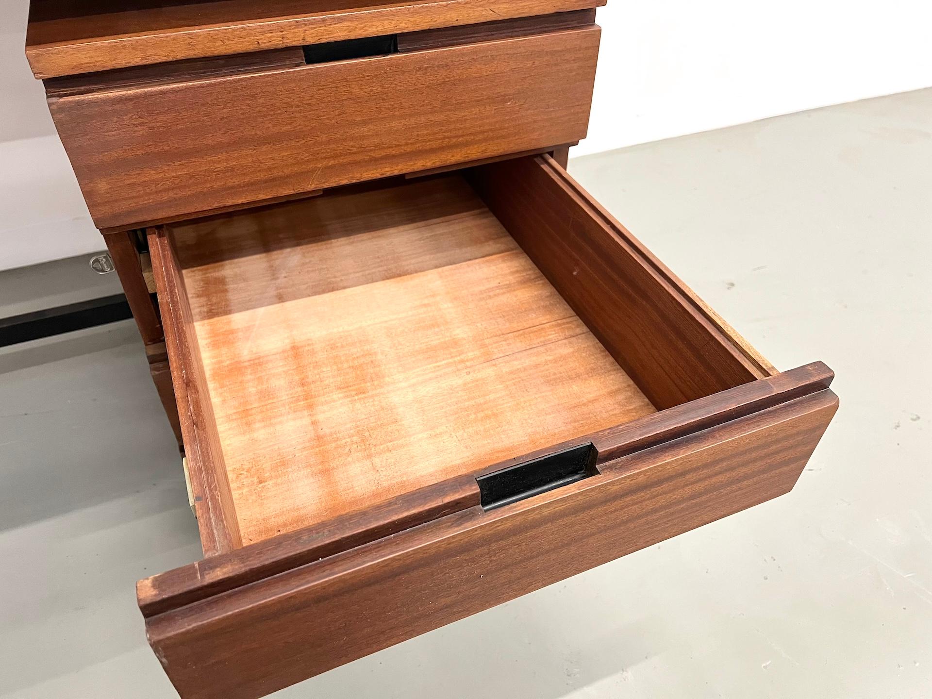 Bureau Pierre Guariche en teck et acier laqué, France 1960 en vente 5