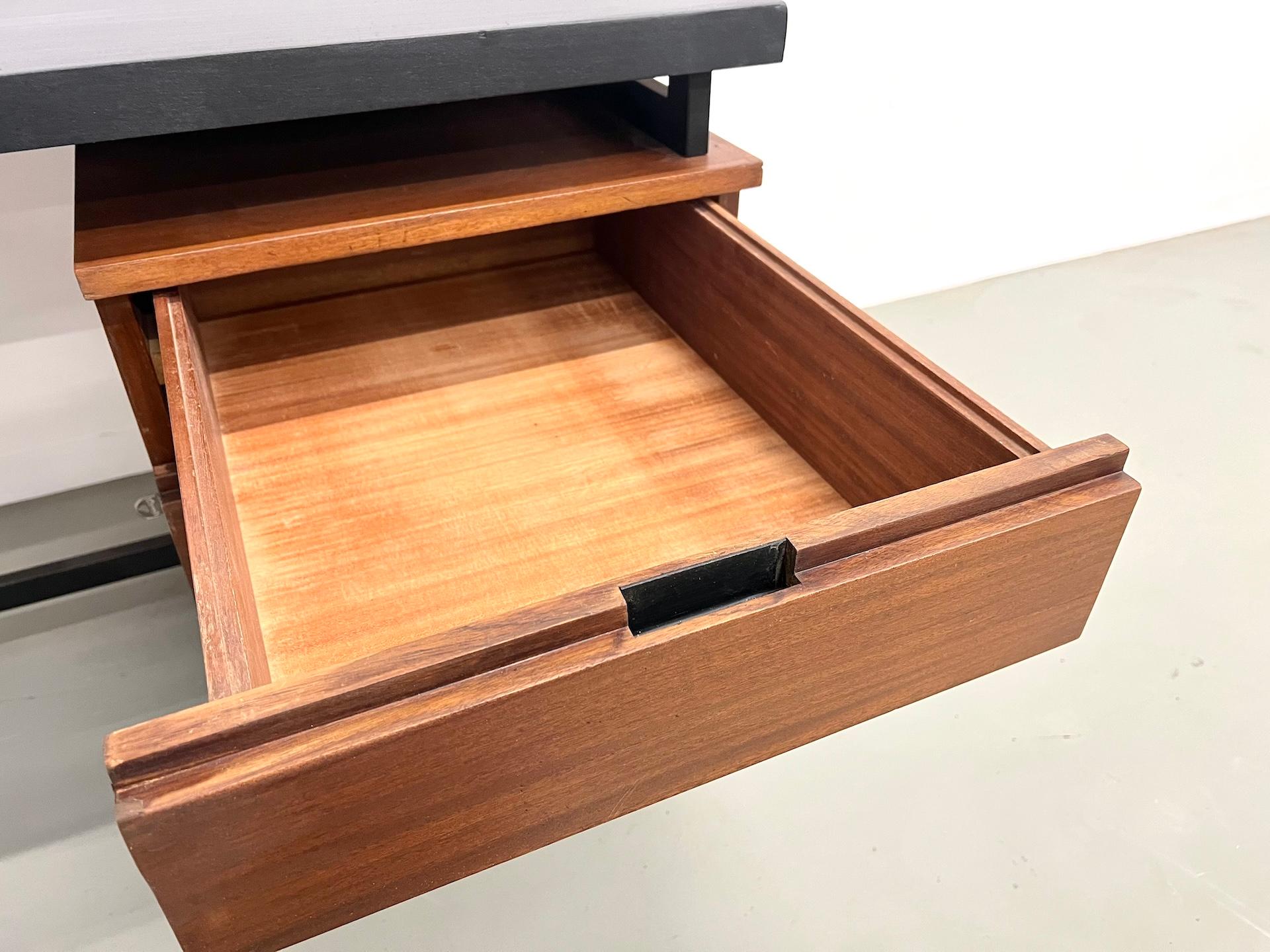 Bureau Pierre Guariche en teck et acier laqué, France 1960 en vente 6