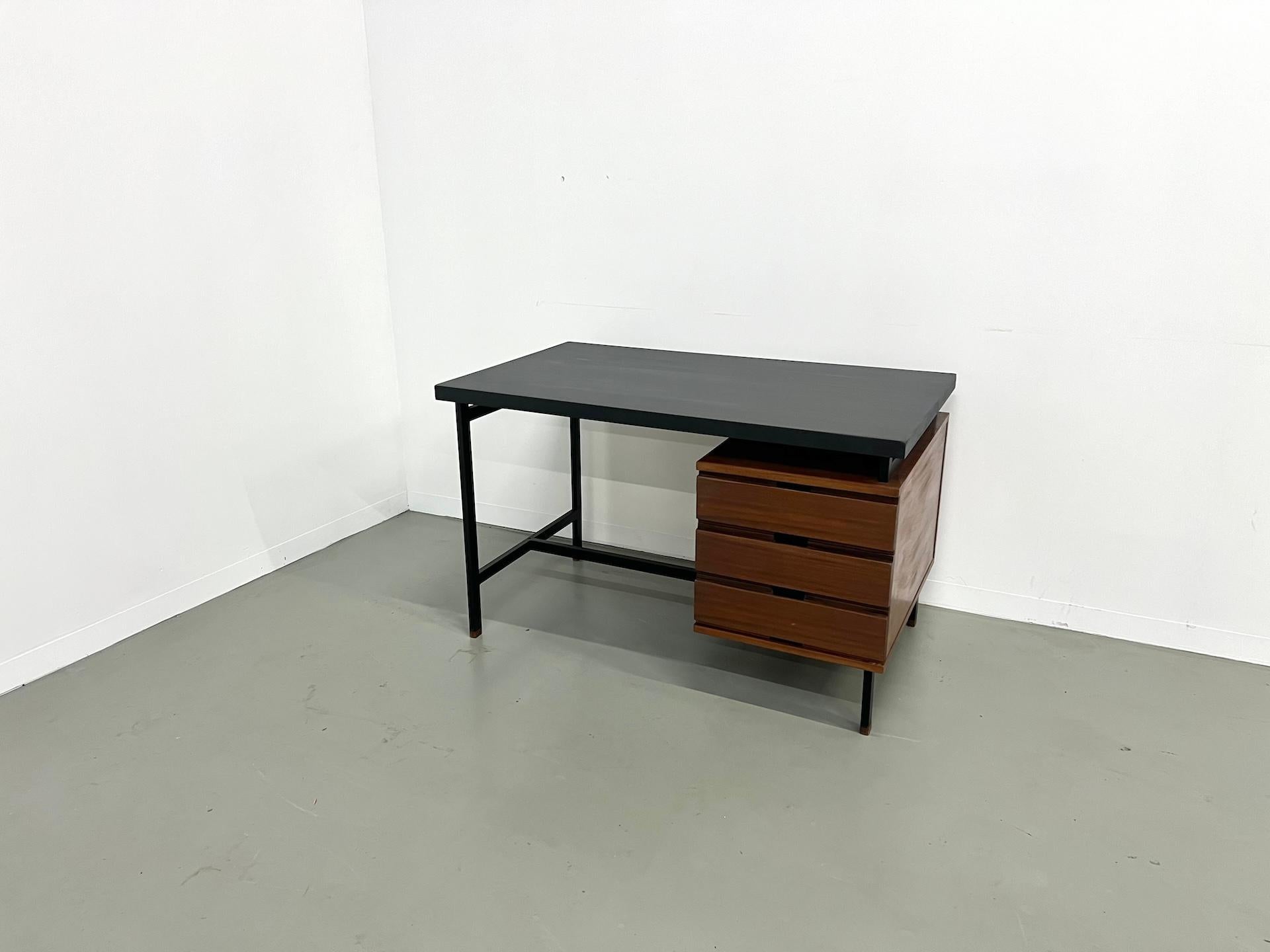 Bureau Pierre Guariche en teck et acier laqué, France 1960 en vente 11
