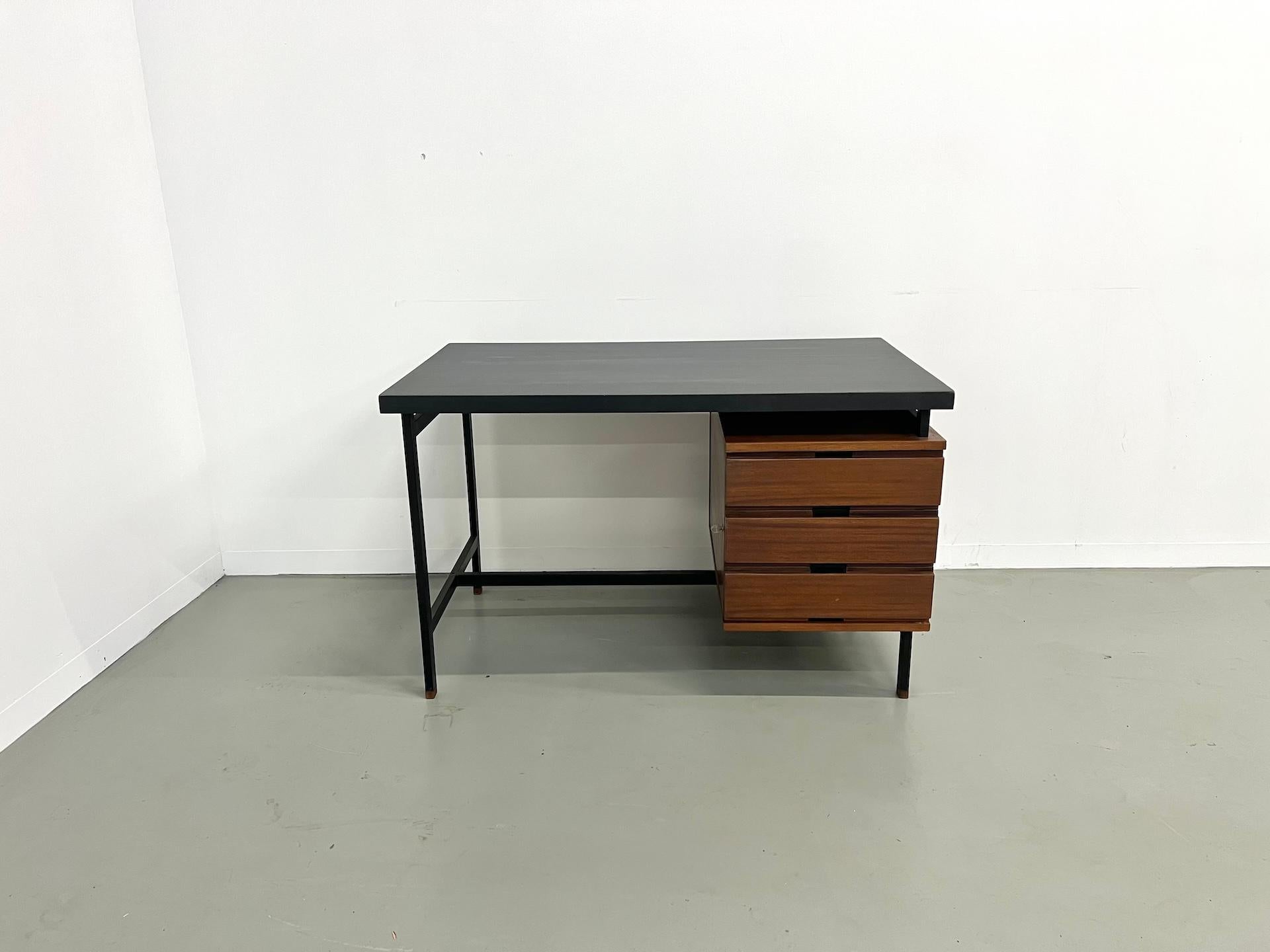 Bureau Pierre Guariche en teck et acier laqué, France 1960 en vente 12