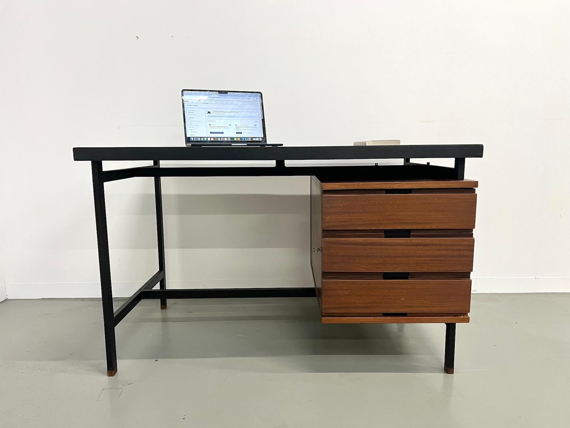 Bureau Pierre Guariche en teck et acier laqué, France 1960 Bon état - En vente à LYON, FR