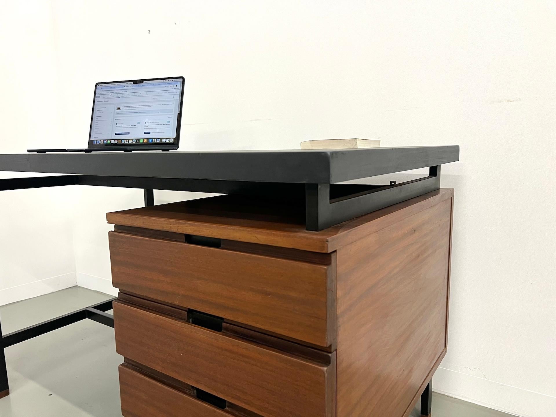 Bureau Pierre Guariche en teck et acier laqué, France 1960 en vente 1