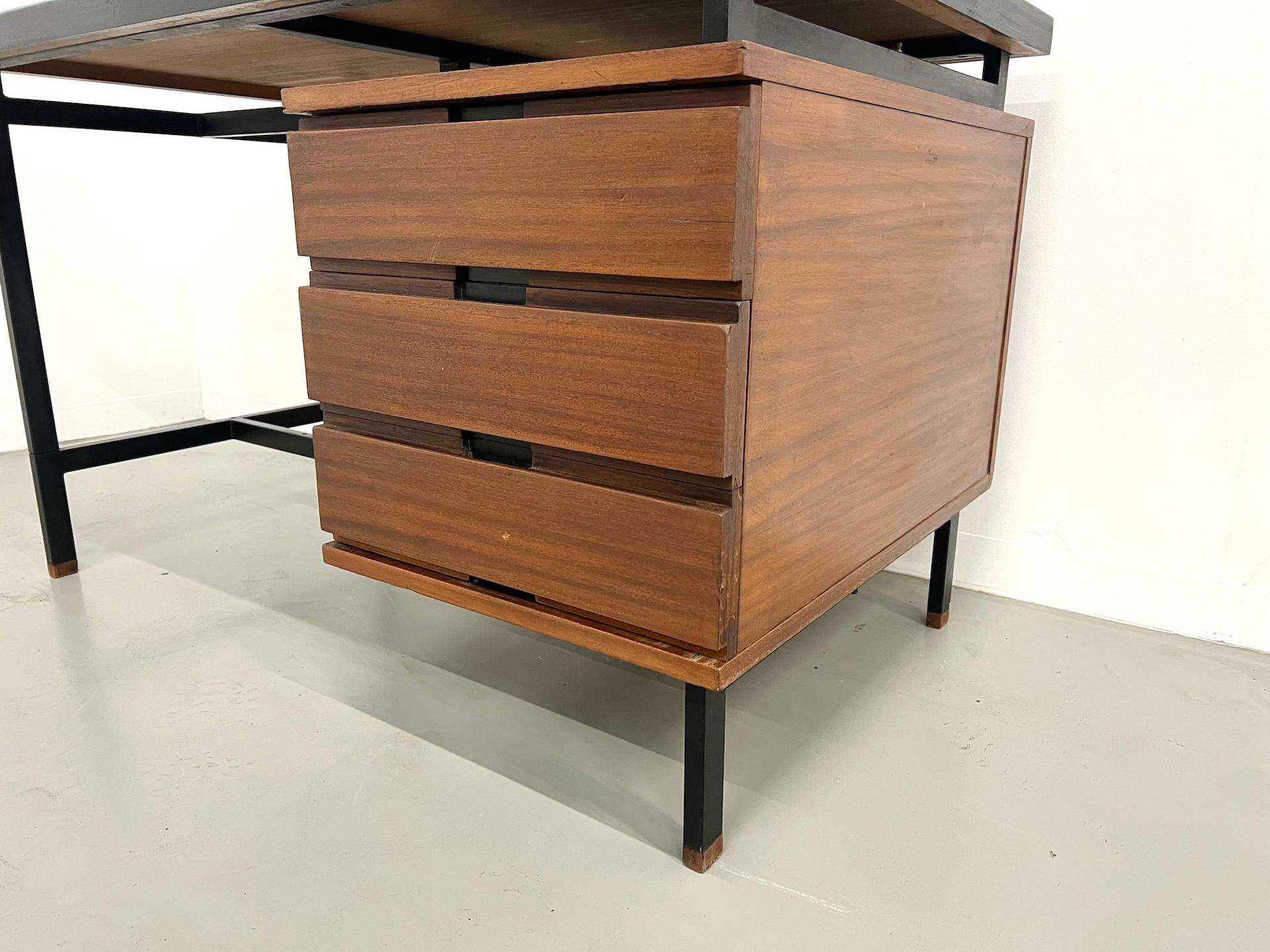 Bureau Pierre Guariche en teck et acier laqué, France 1960 en vente 2
