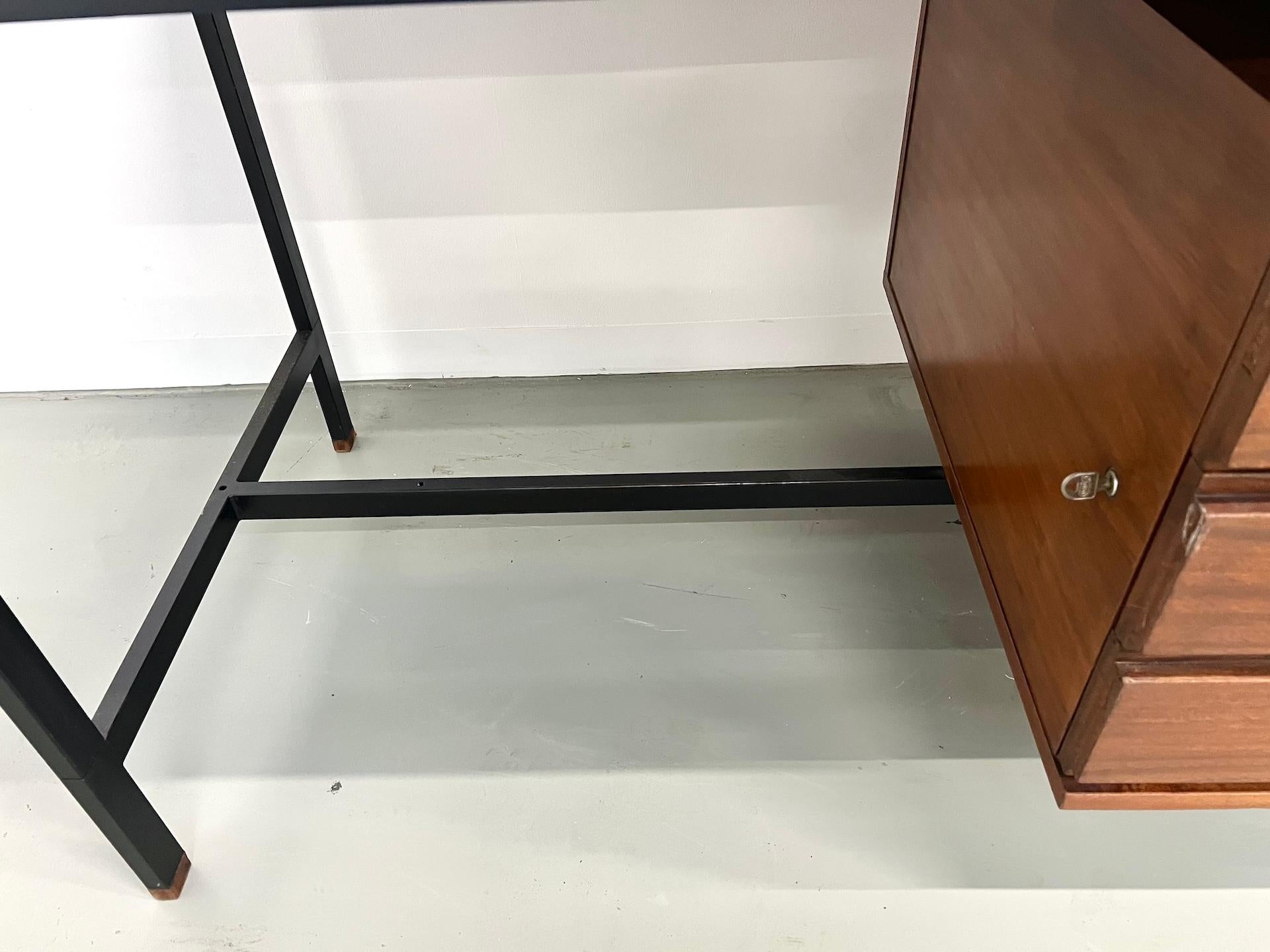 Bureau Pierre Guariche en teck et acier laqué, France 1960 en vente 3