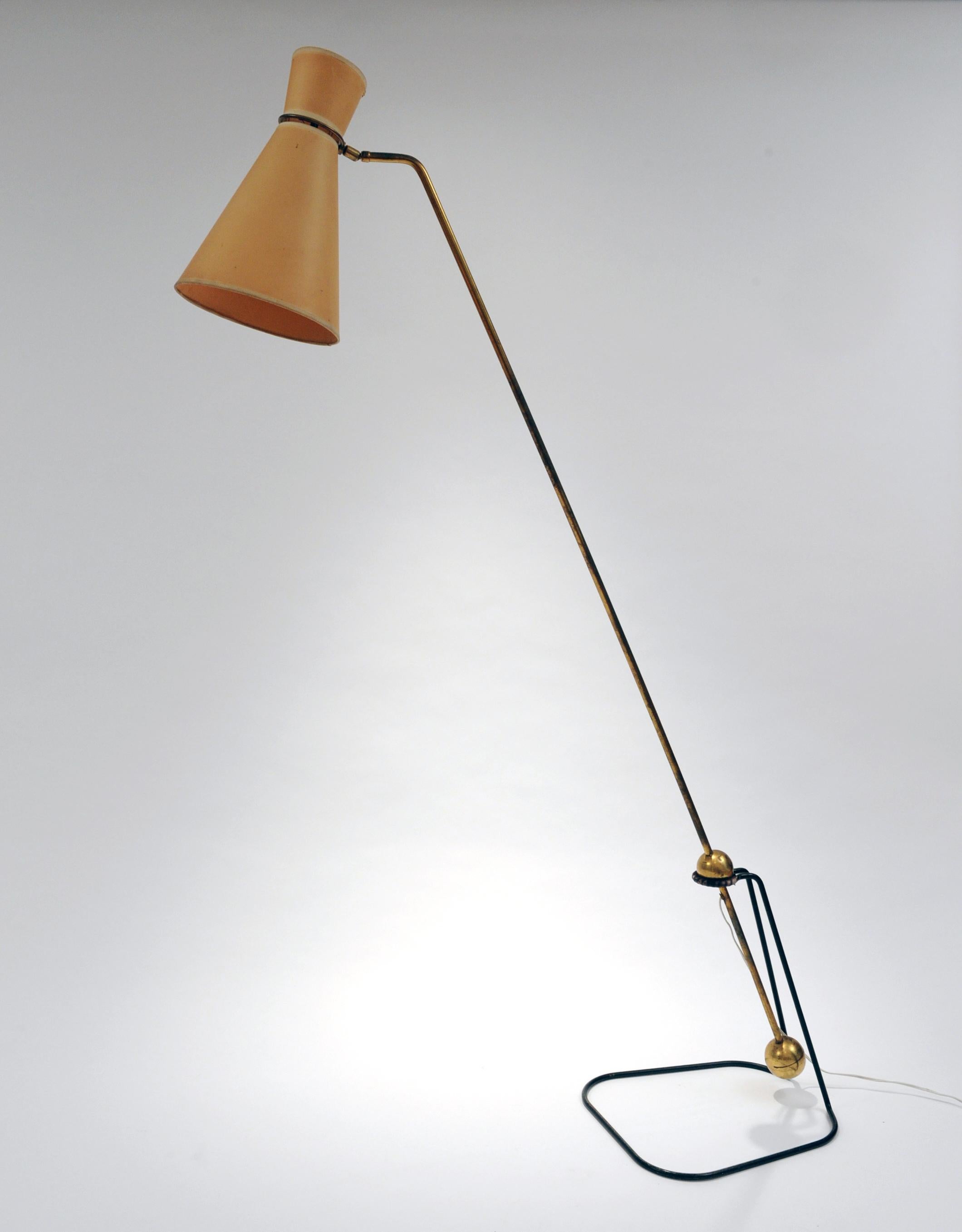 Counter balanced floor lamp by Pierre Guariche (1926-1995). Lamp is made of brass, enameled steel and retains the original parchment shade.