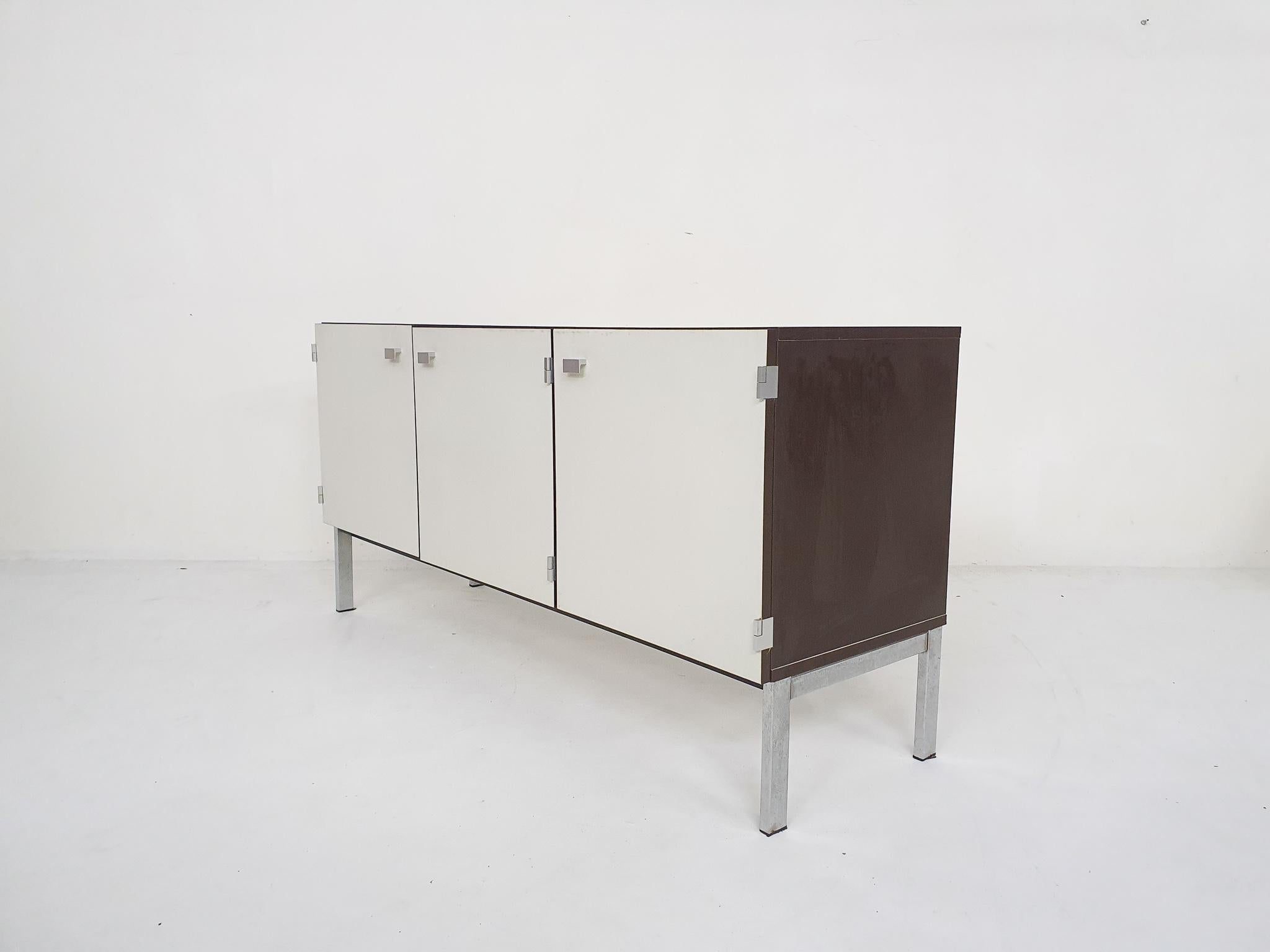 Pierre Guariche for Meurop credenza in vinyl, France 1960's In Good Condition For Sale In Amsterdam, NL