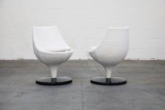 Pierre Guariche für Meurop 'Polaris' Stühle mit weißem Bouclestoff:: Paar:: 1960er Jahre
