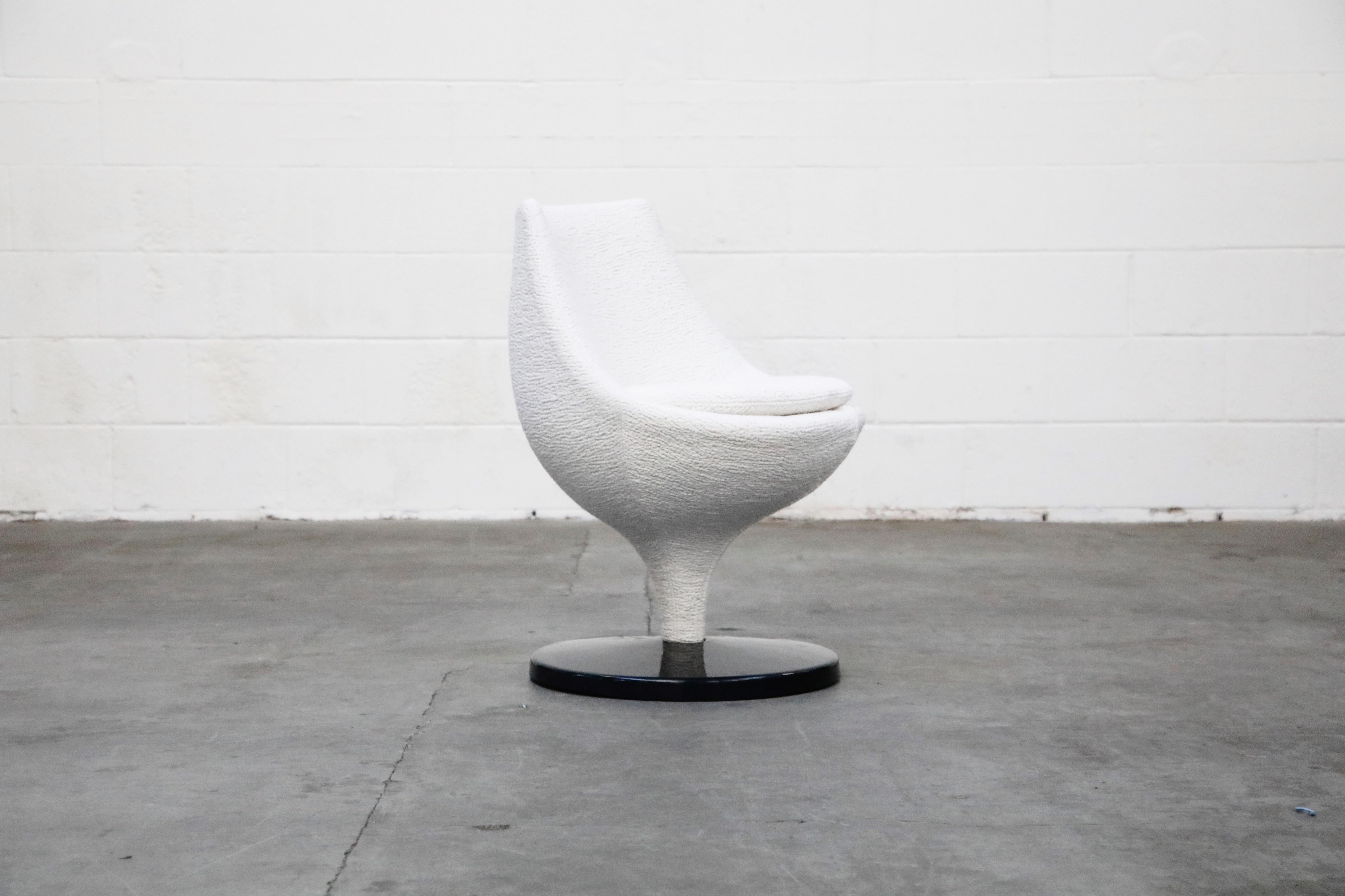 Pierre Guariche for Meurop 'Polaris' Chairs in White Boucle Fabric, Pair, 1960s In Excellent Condition In Los Angeles, CA
