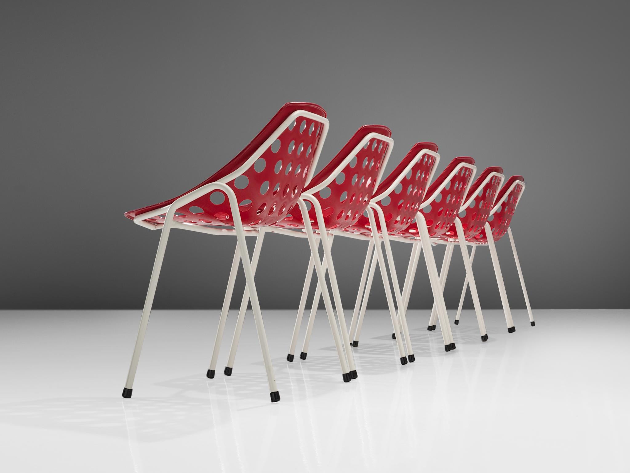 Pierre Guariche for Meurop Set of Six 'Coquillage' Dining Chairs in Red In Good Condition For Sale In Waalwijk, NL