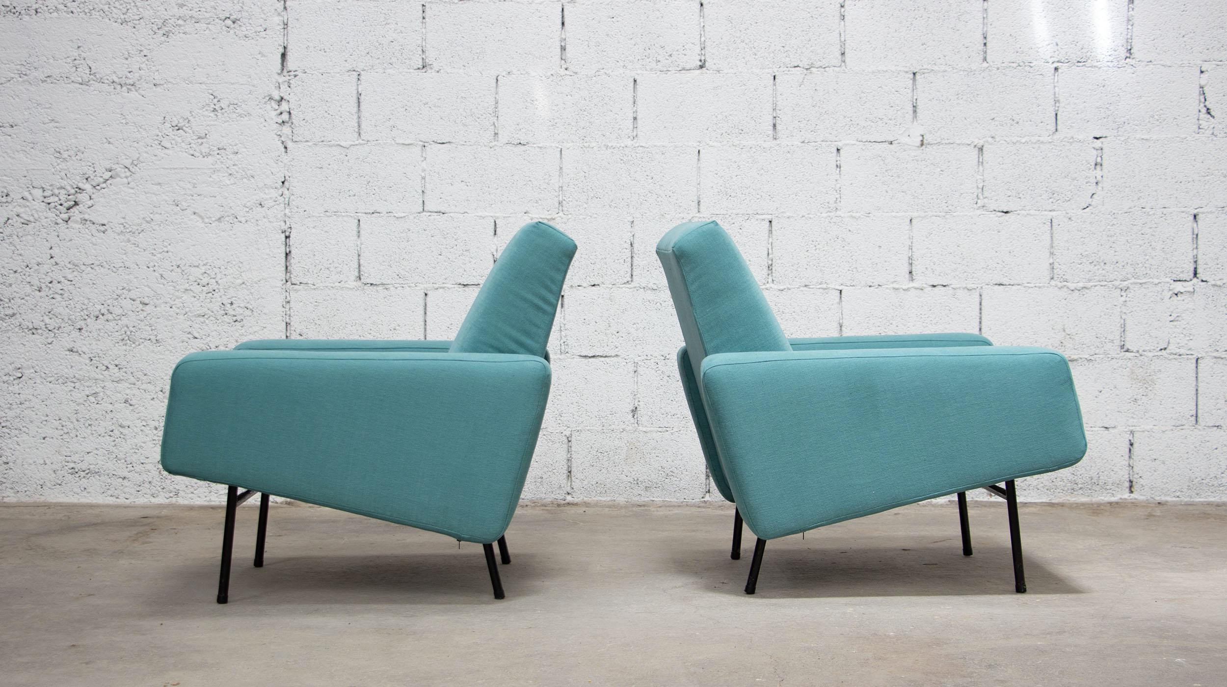 Mid-Century Modern Pierre Guariche G10 armchairs for Airborne For Sale