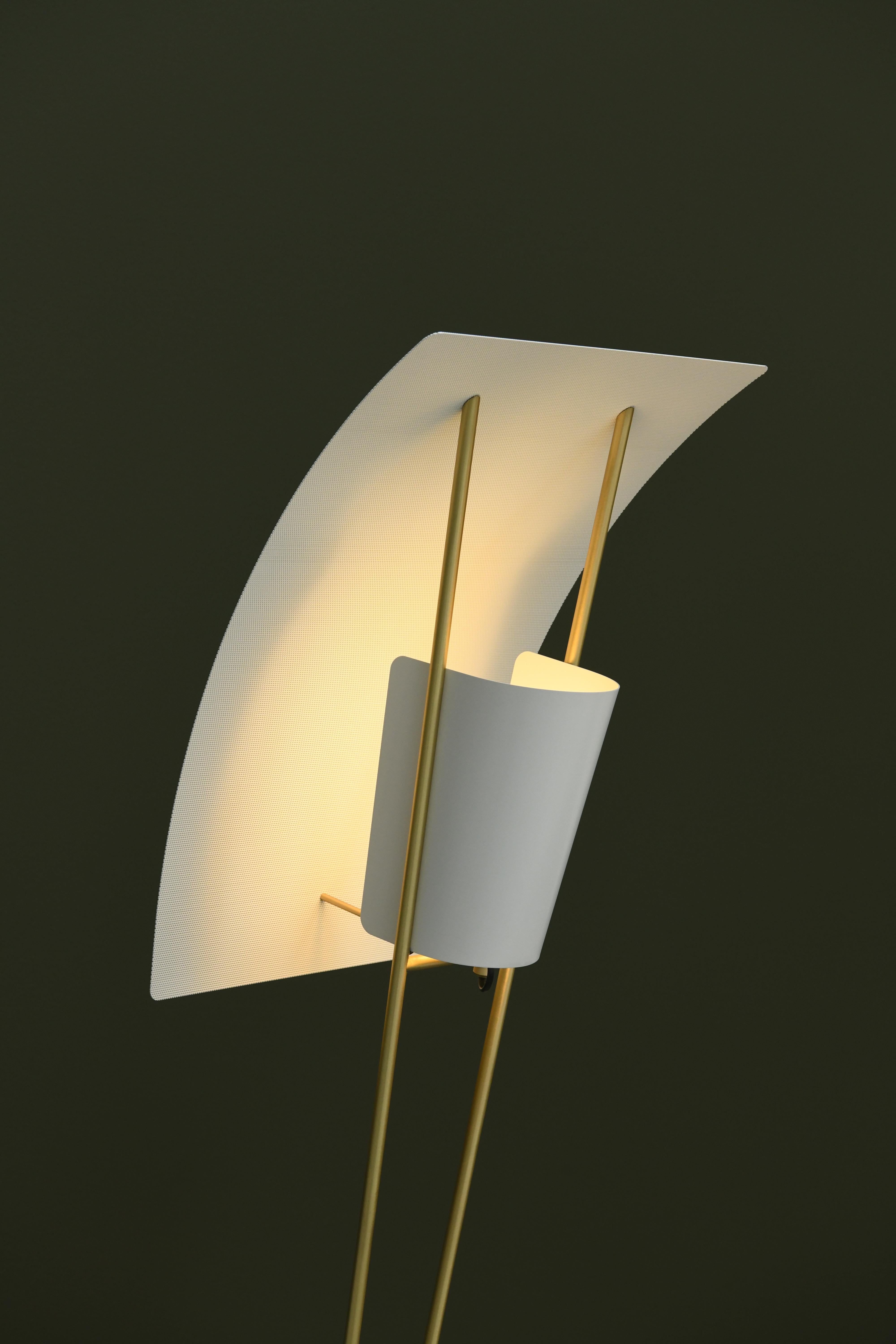 Lampada da terra Pierre Guariche Kite in bianco per Studio A in vendita 2