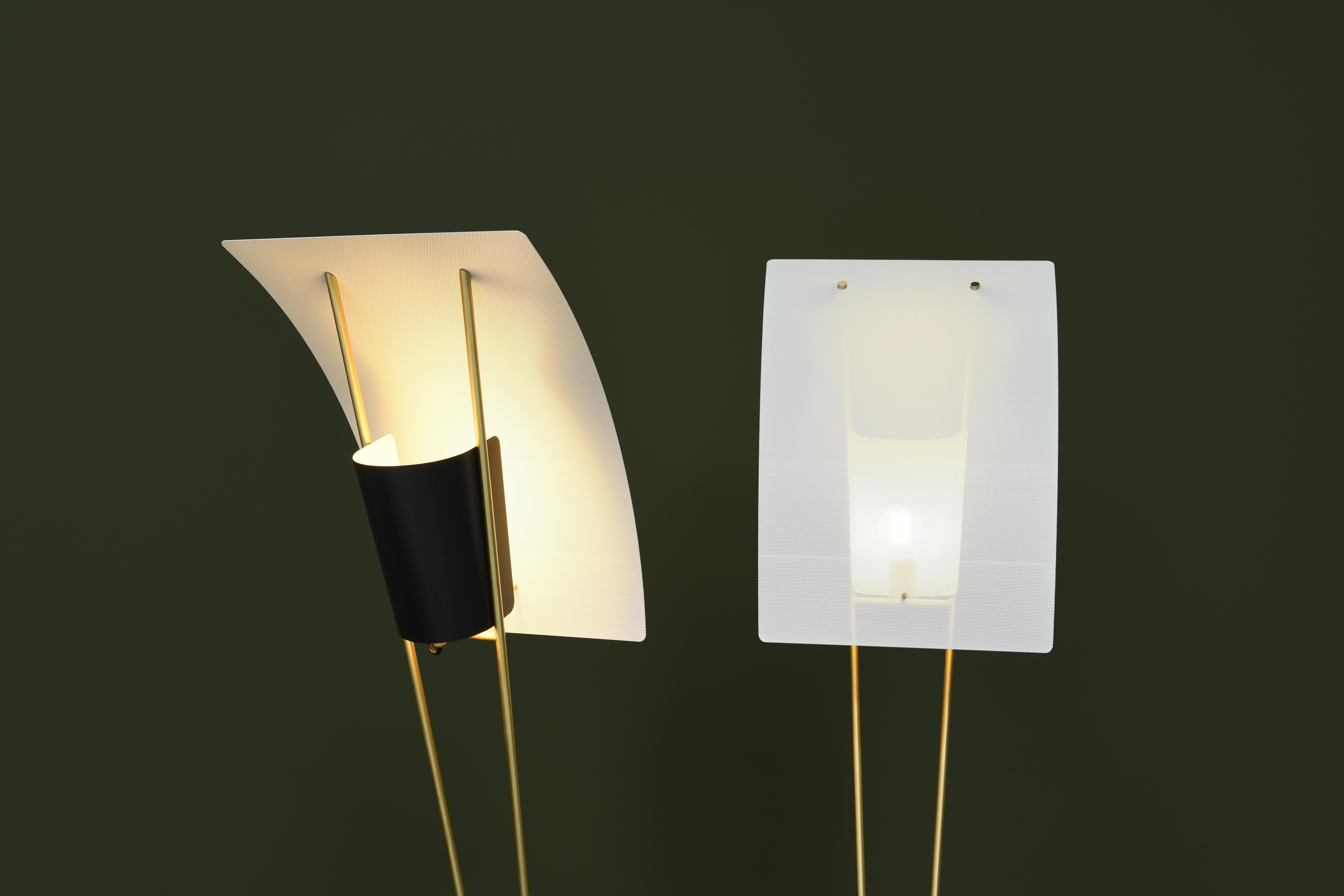 Lampada da terra Pierre Guariche Kite in bianco per Studio A in vendita 3