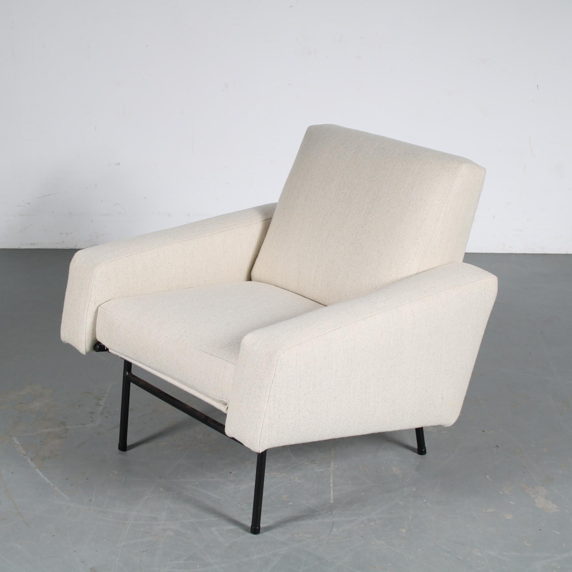 French Pierre Guariche Lounge Chair for Airborne, France 1960 For Sale