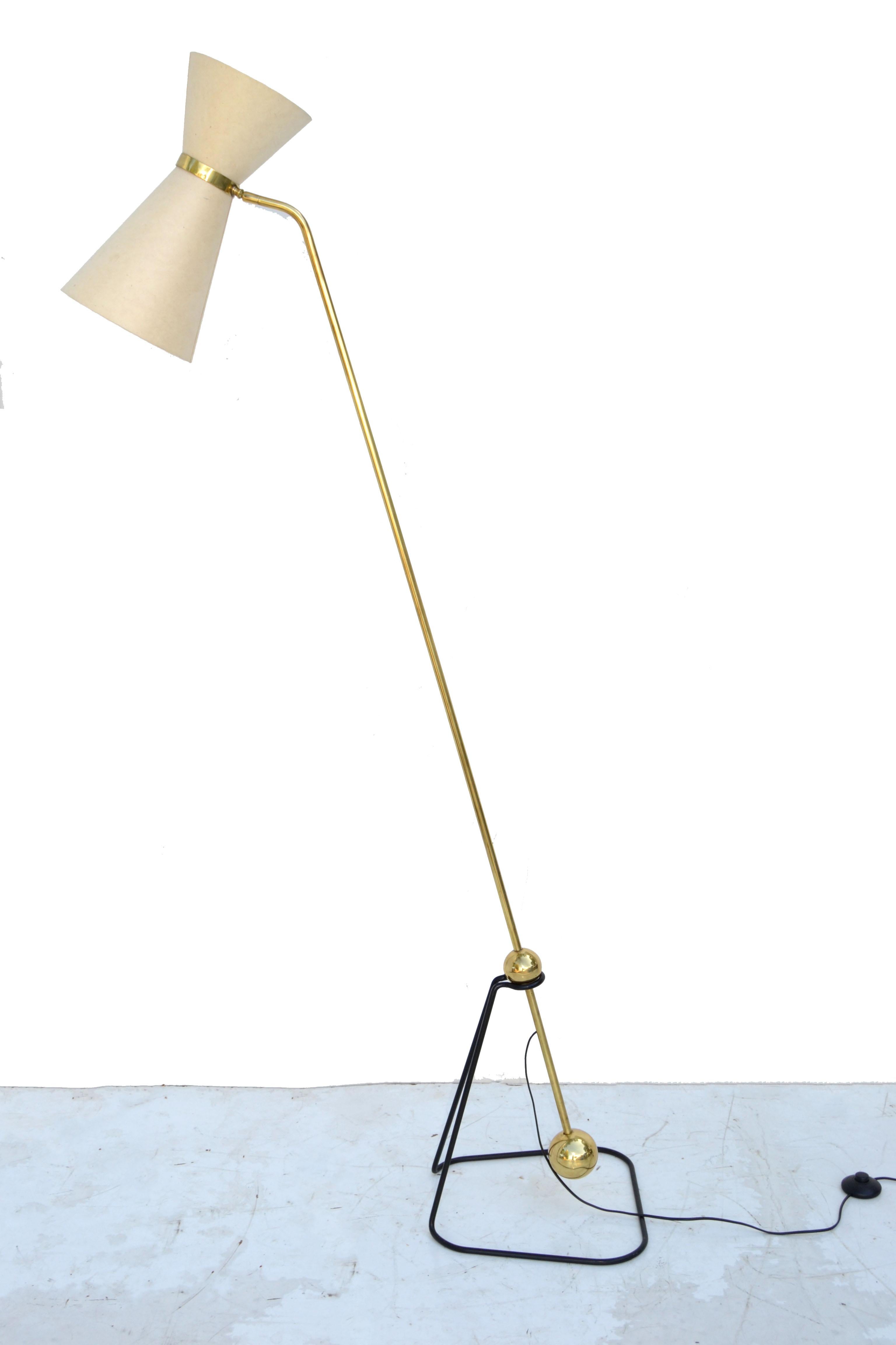 Superb brass and steel Model G2 Equilibrium floor lamp by Pierre Guariche for Mathieu Diderot. Designed and manufactured in Paris France, circa 1950's. 
Counterbalanced brass & original Taupe parchment shade.
Original European cord and takes two